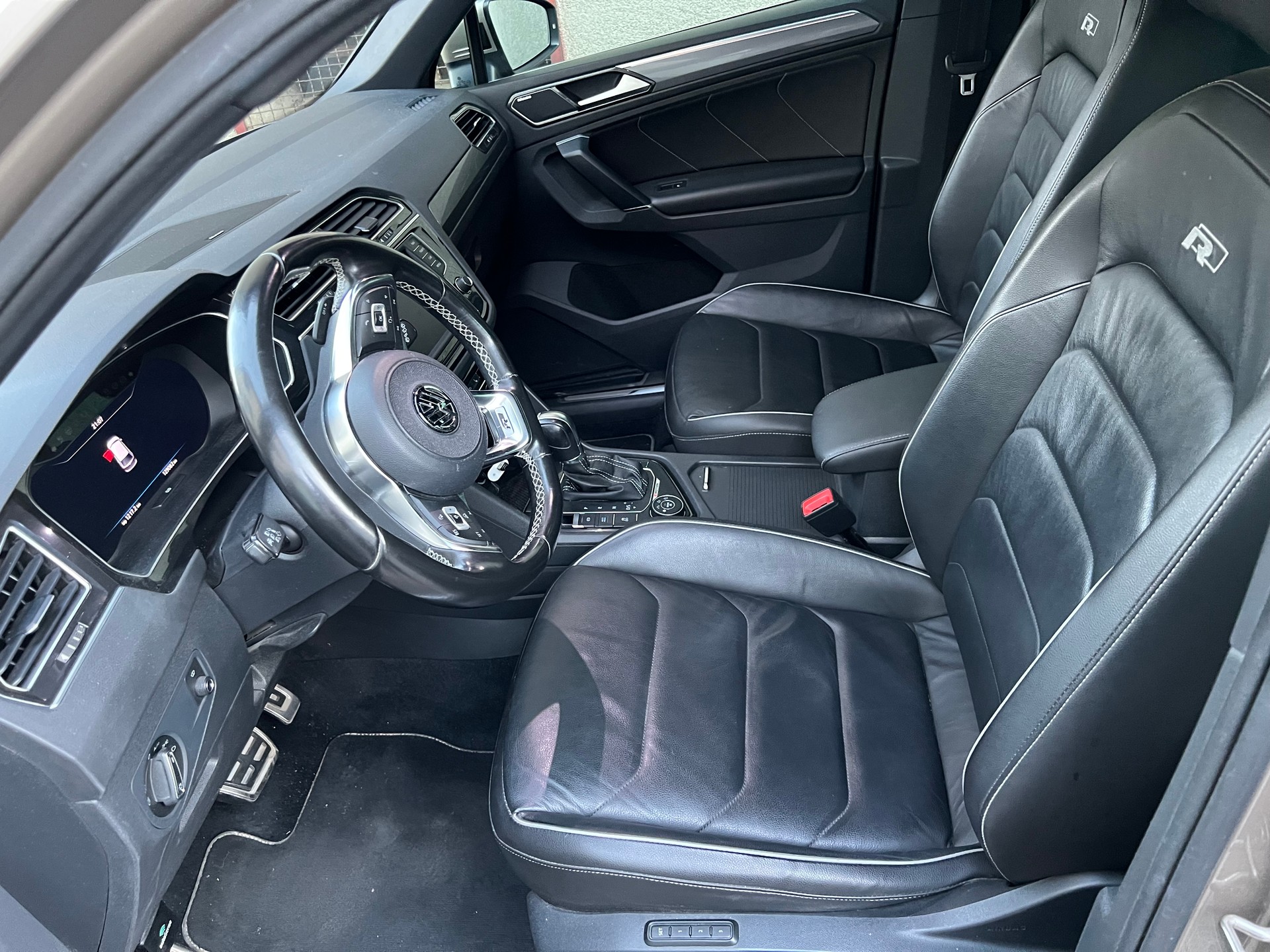 VW 2.0 TSI Highline DSG R-Line 4 Motion-image-3