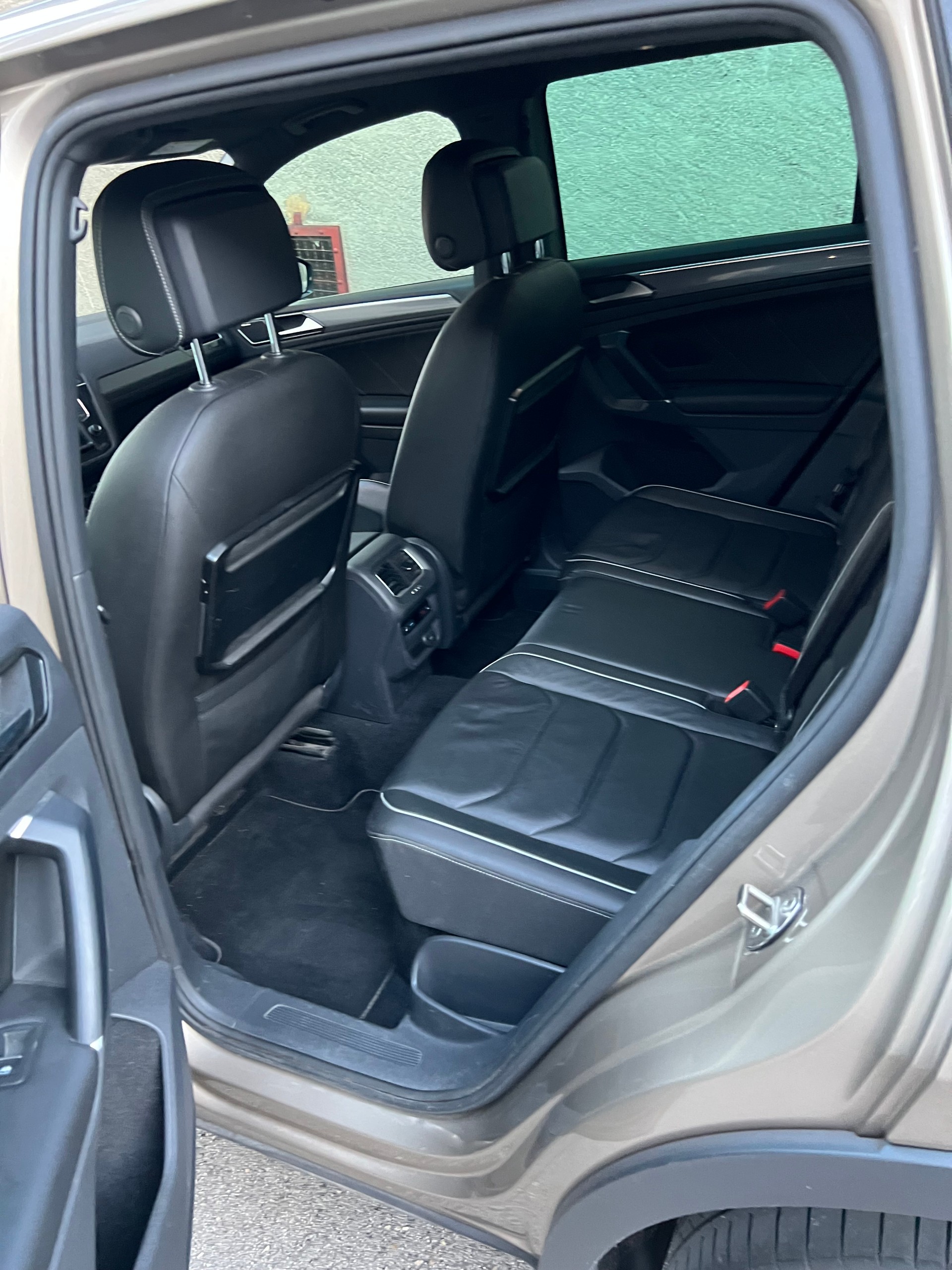 VW 2.0 TSI Highline DSG R-Line 4 Motion-image-4