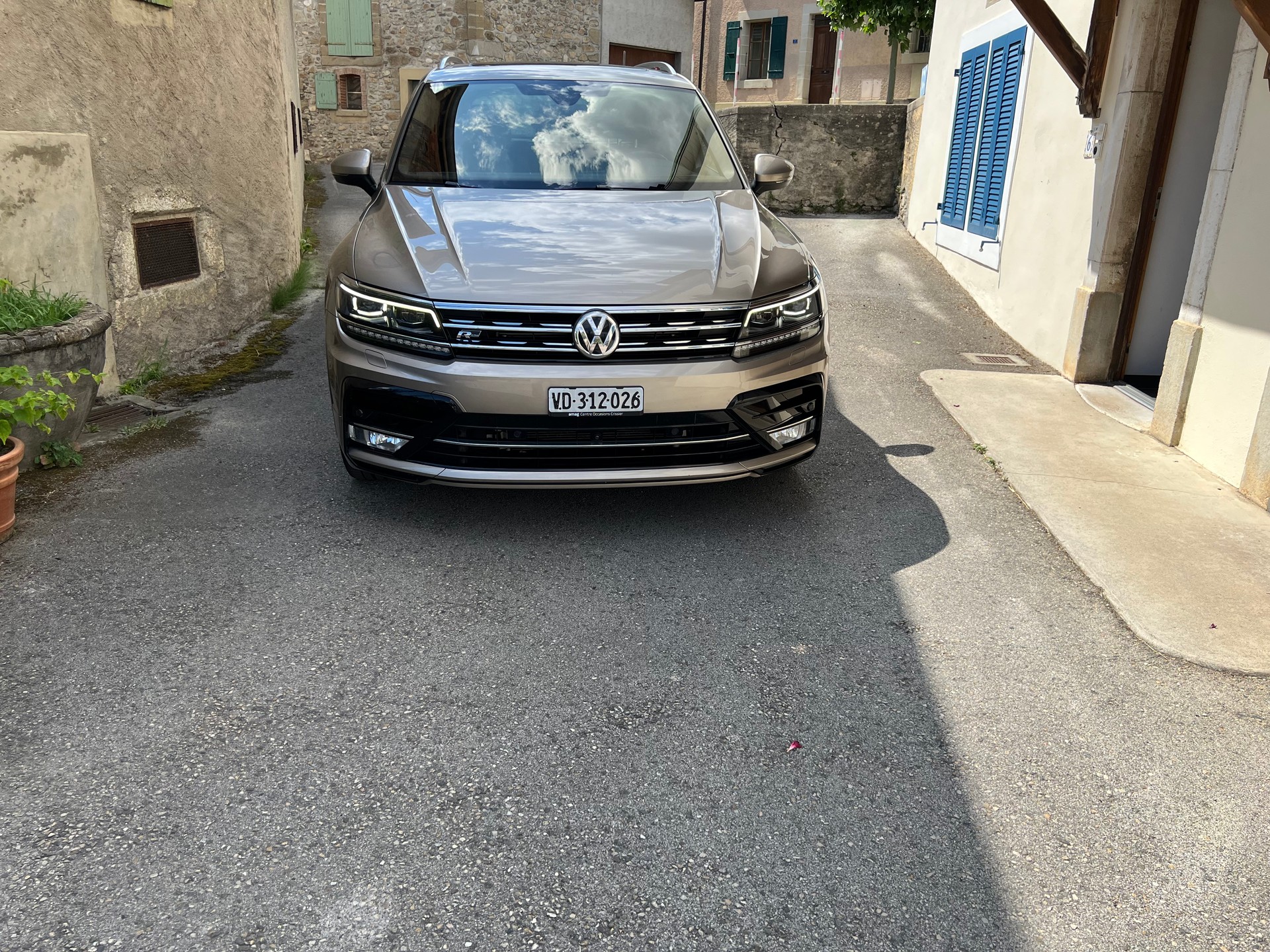 VW 2.0 TSI Highline DSG R-Line 4 Motion-image-0