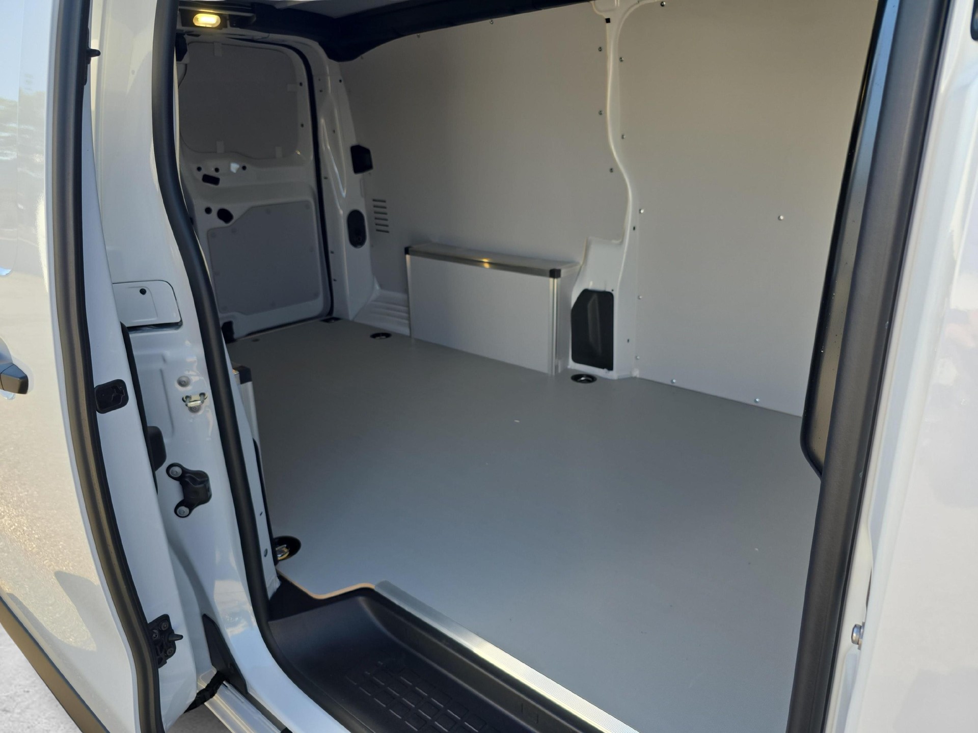 OPEL Vivaro Cargo XL 2.0 D 144 S/S / Jetzt mit attraktivem 1.99% Leasing-image-10