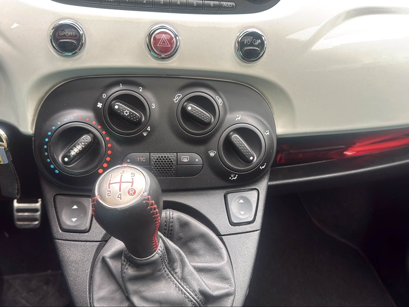FIAT 500 1.4 16V Turbo Abarth 695 SS-image-12