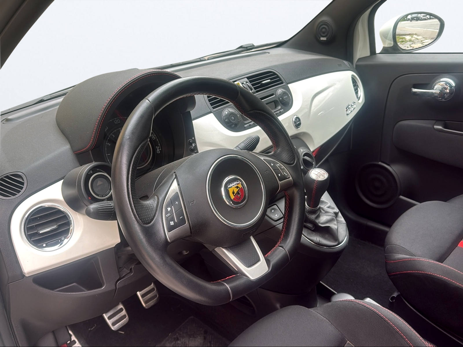 FIAT 500 1.4 16V Turbo Abarth 695 SS-image-10