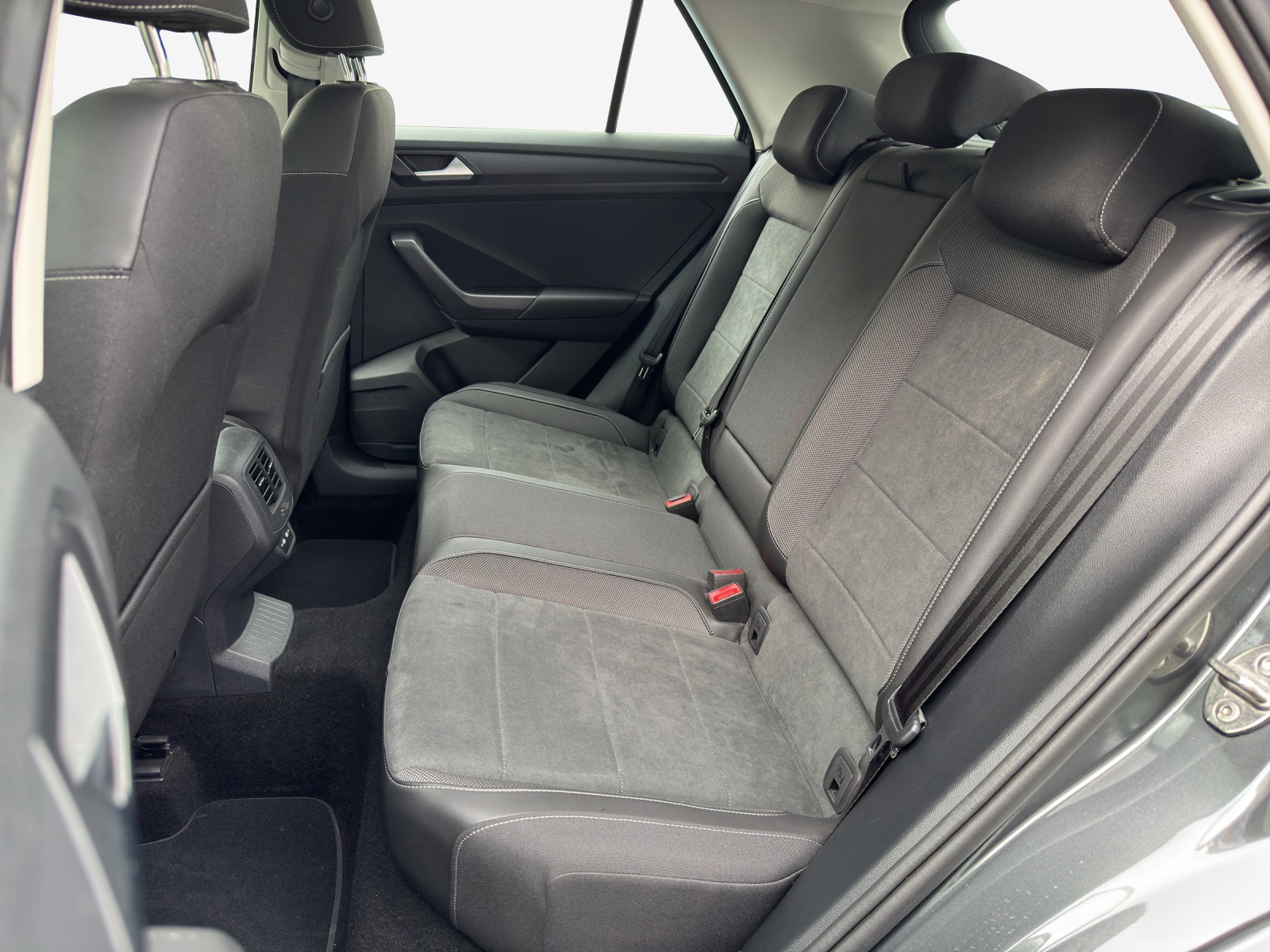 VW T-Roc 2.0 TSI Style DSG 4Motion-image-11