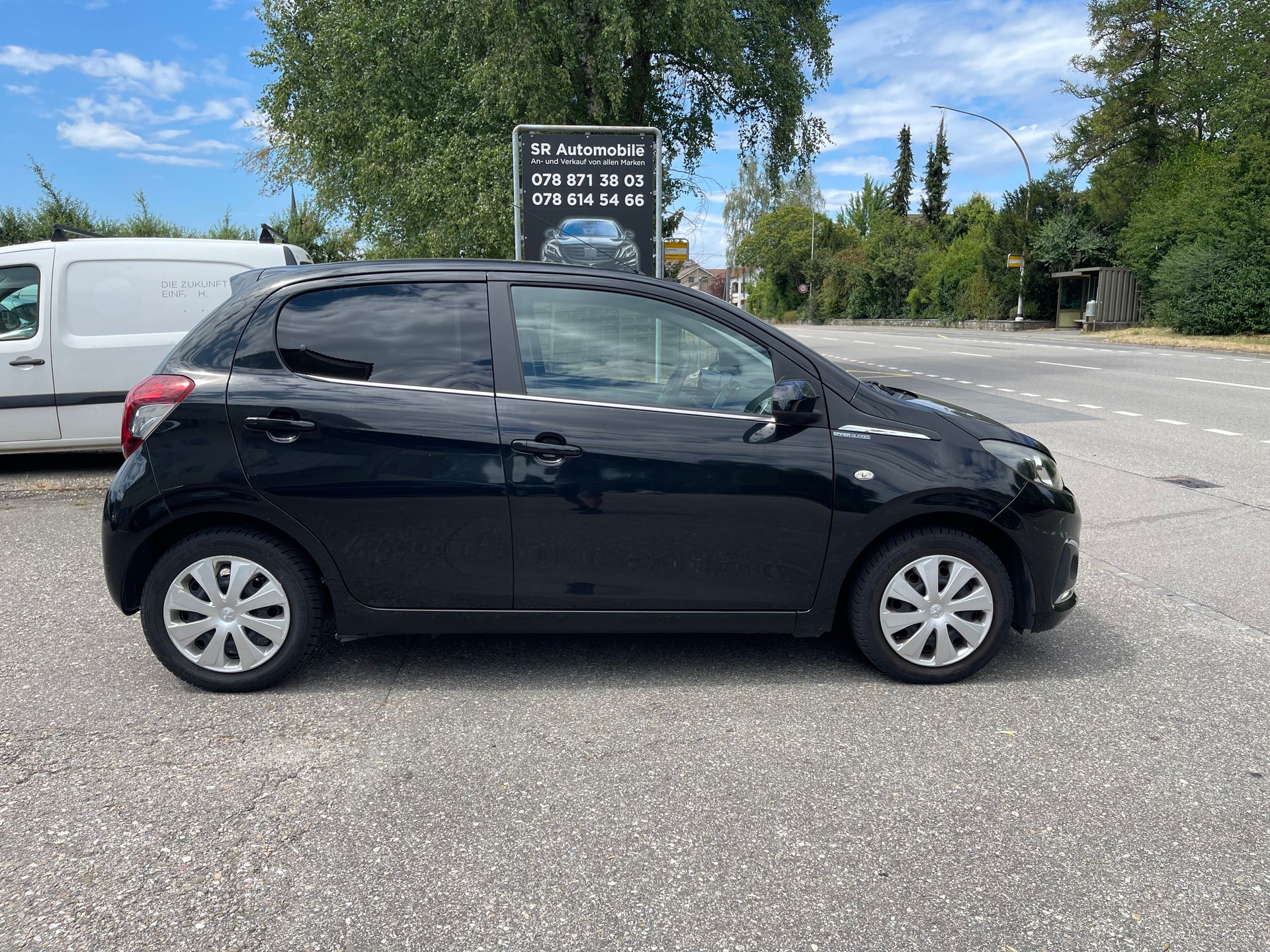 PEUGEOT 108 1.2 VTi Allure-image-5