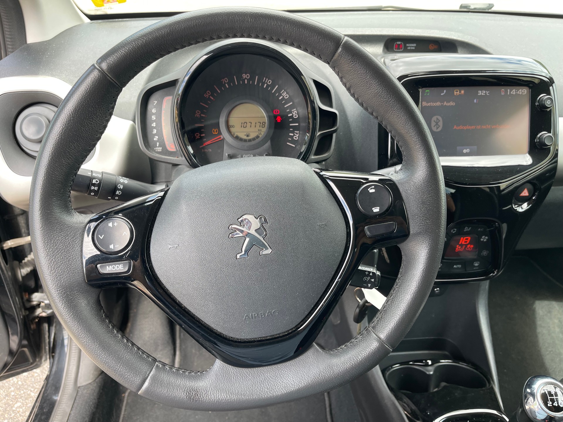 PEUGEOT 108 1.2 VTi Allure-image-10