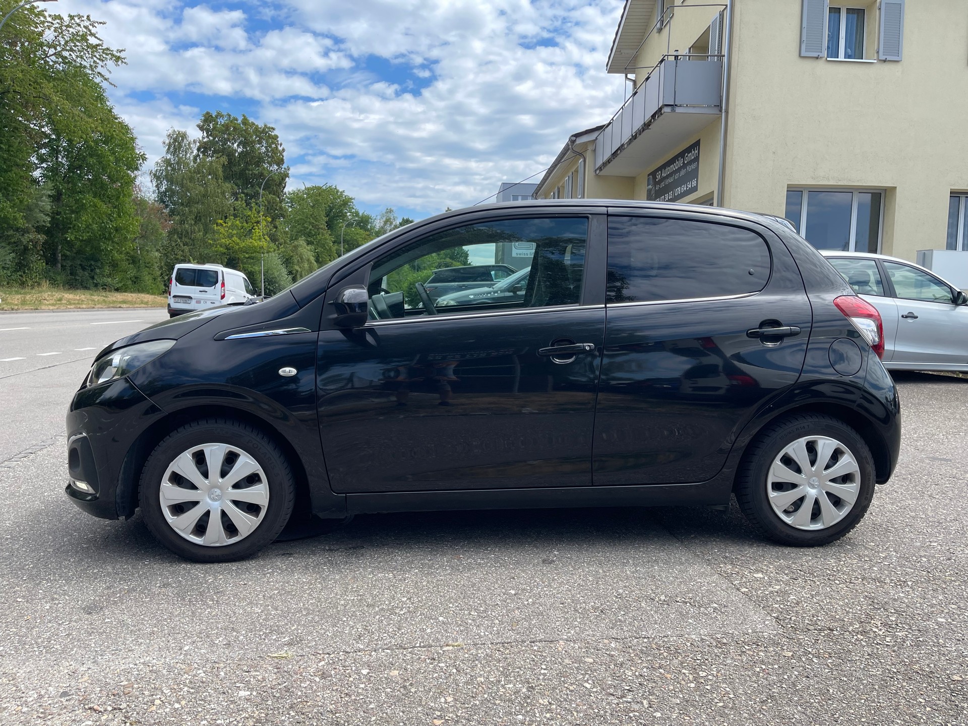 PEUGEOT 108 1.2 VTi Allure-image-1