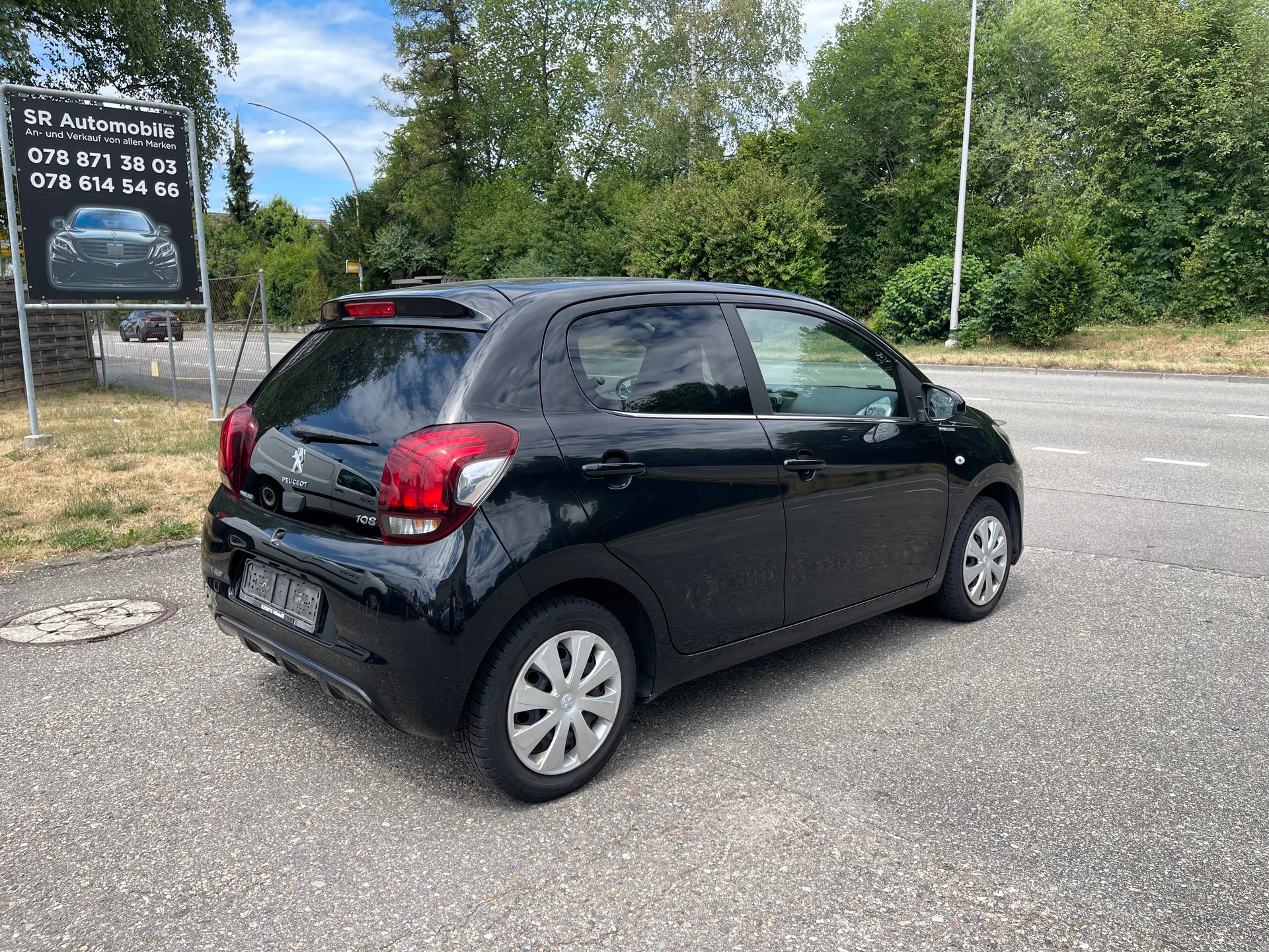 PEUGEOT 108 1.2 VTi Allure-image-4