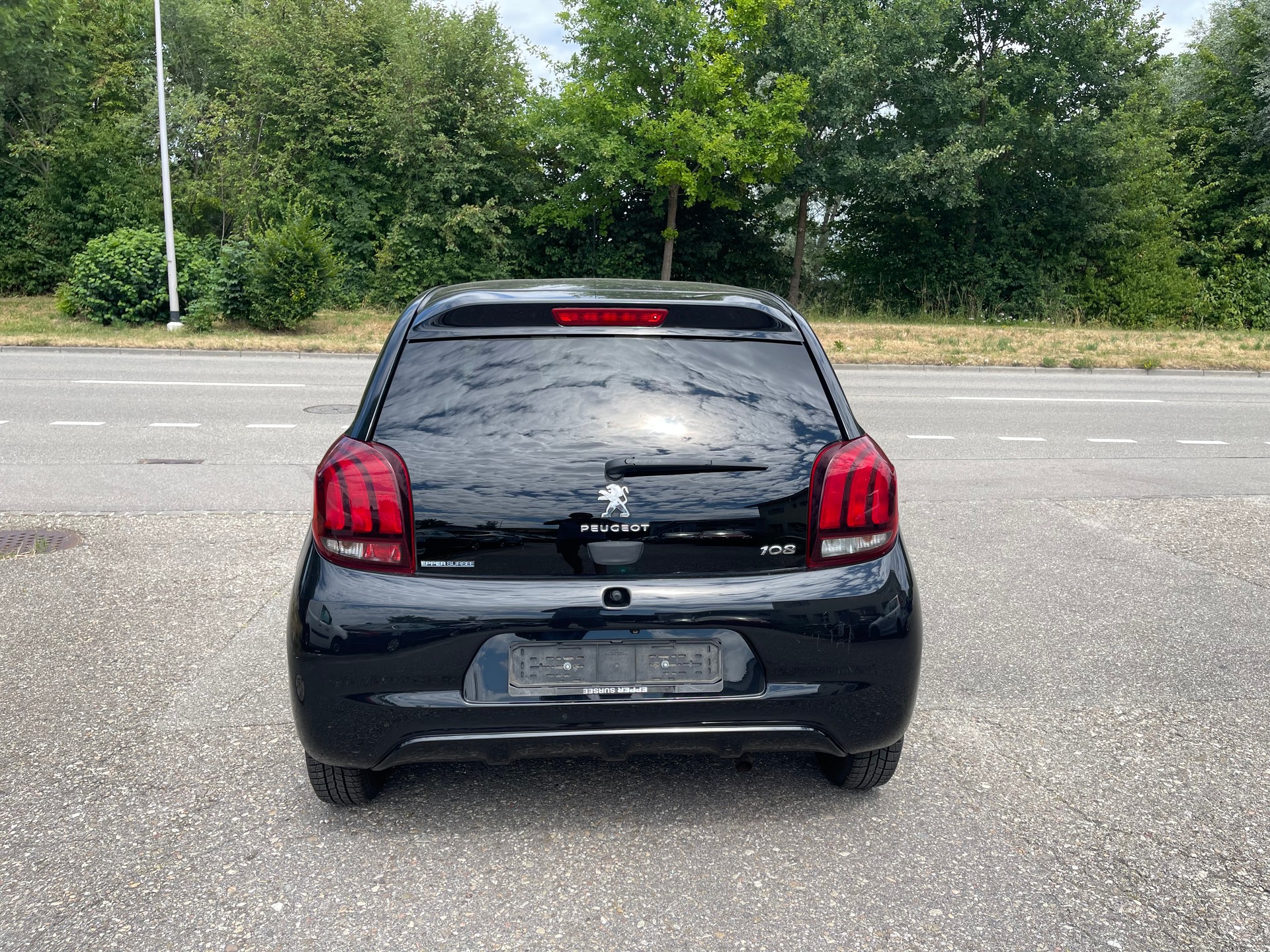 PEUGEOT 108 1.2 VTi Allure-image-3