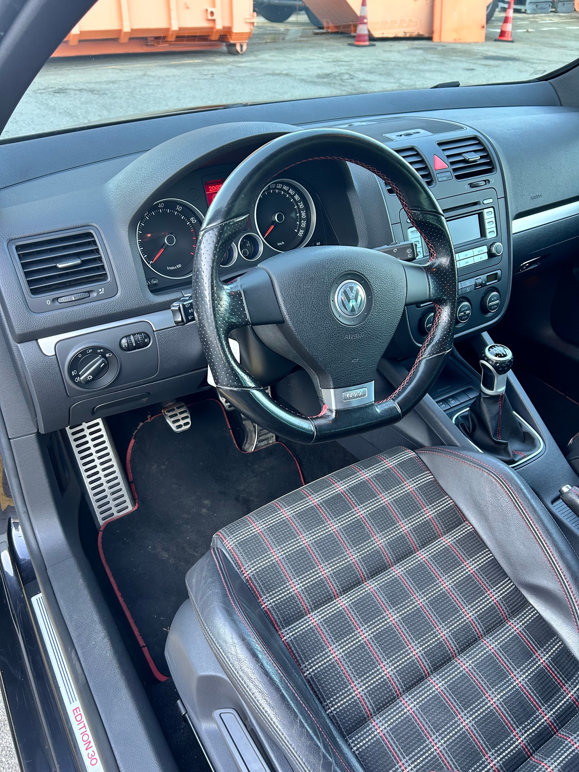 VW GTI Edition 30-image-2