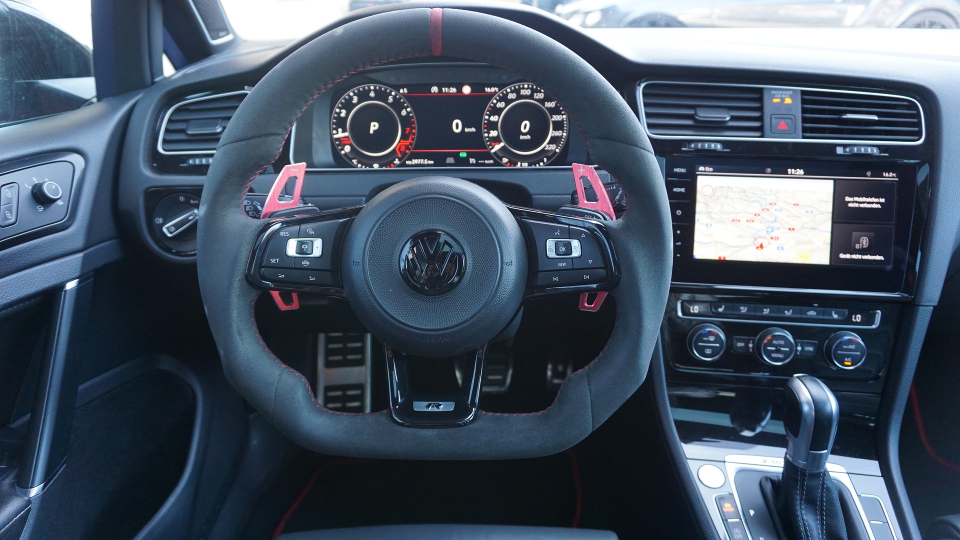 VW Golf 2.0 TSI R 4Motion DSG-image-11