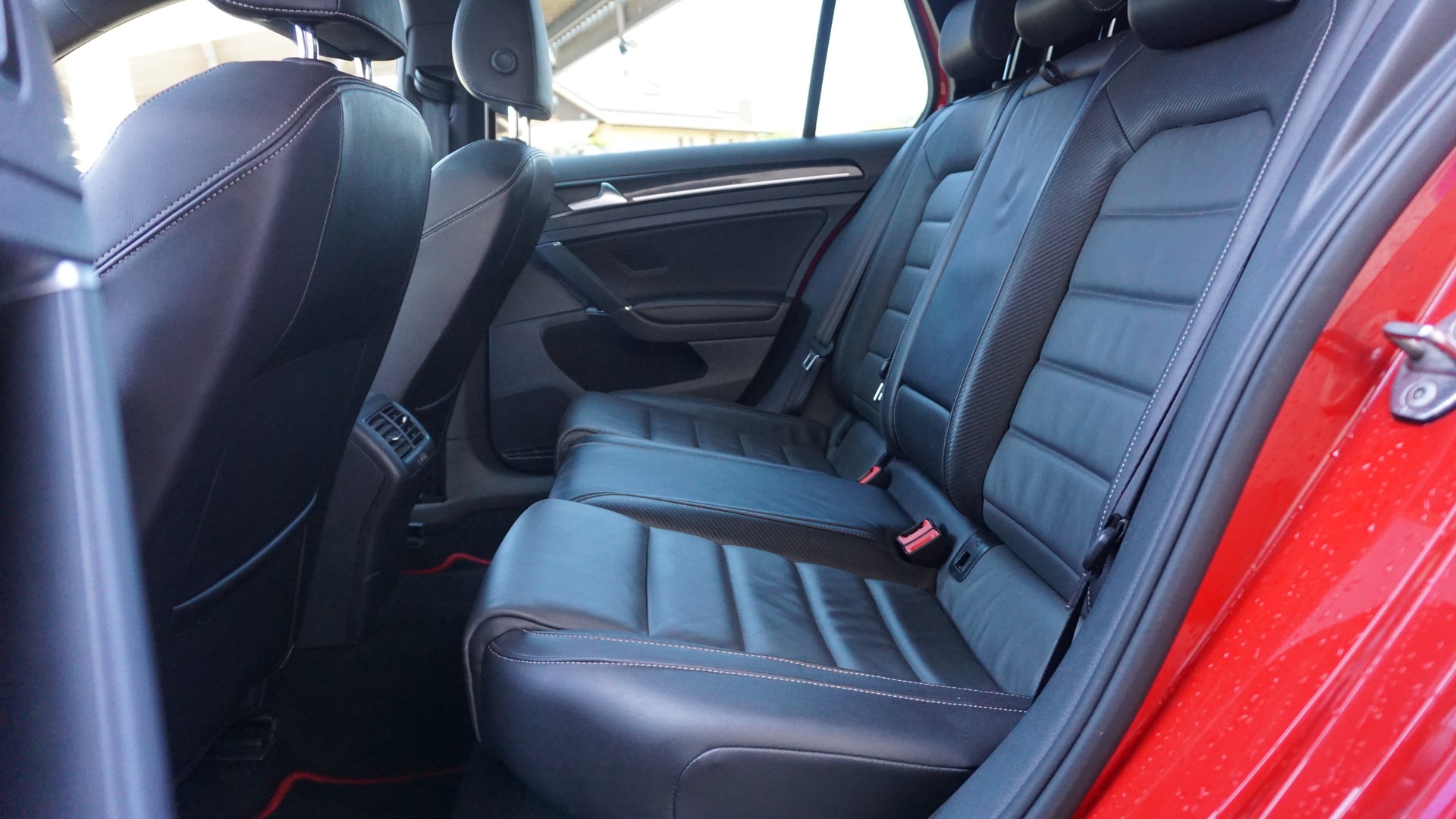 VW Golf 2.0 TSI R 4Motion DSG-image-15