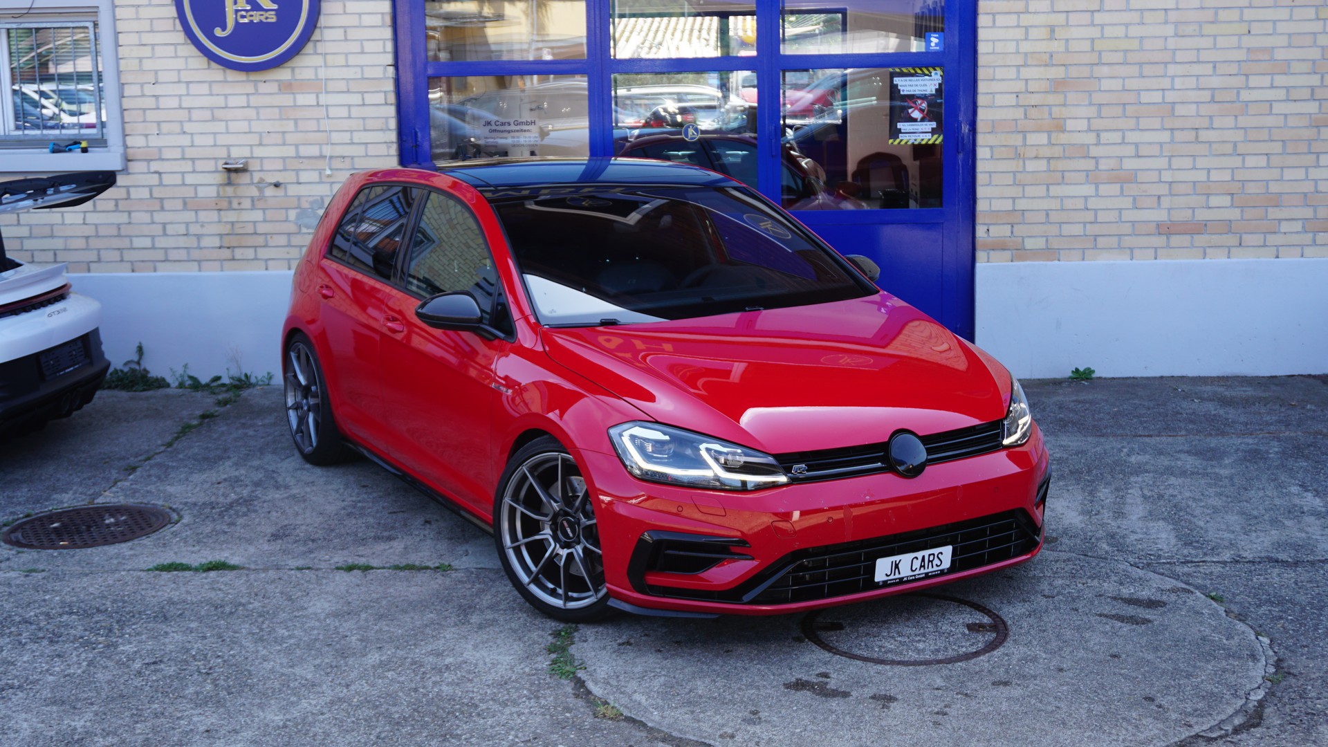 VW Golf 2.0 TSI R 4Motion DSG-image-2
