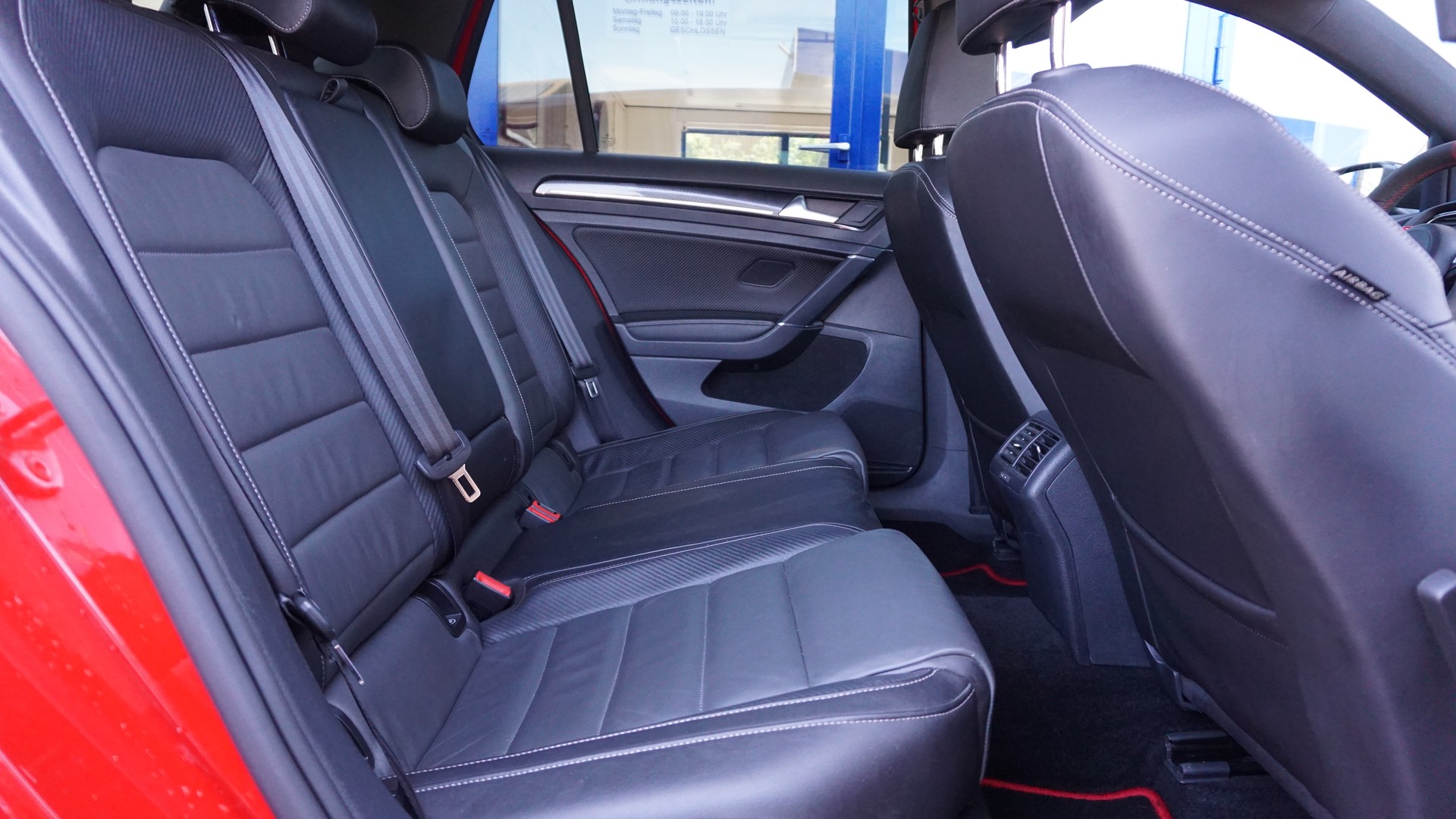 VW Golf 2.0 TSI R 4Motion DSG-image-16