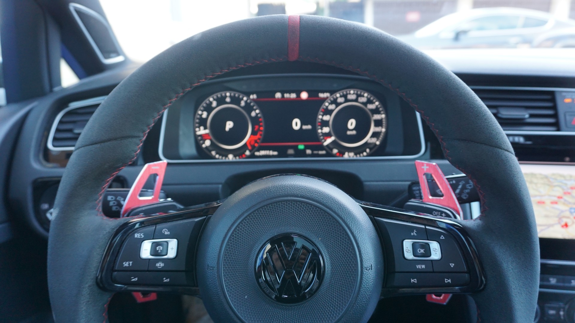 VW Golf 2.0 TSI R 4Motion DSG-image-10