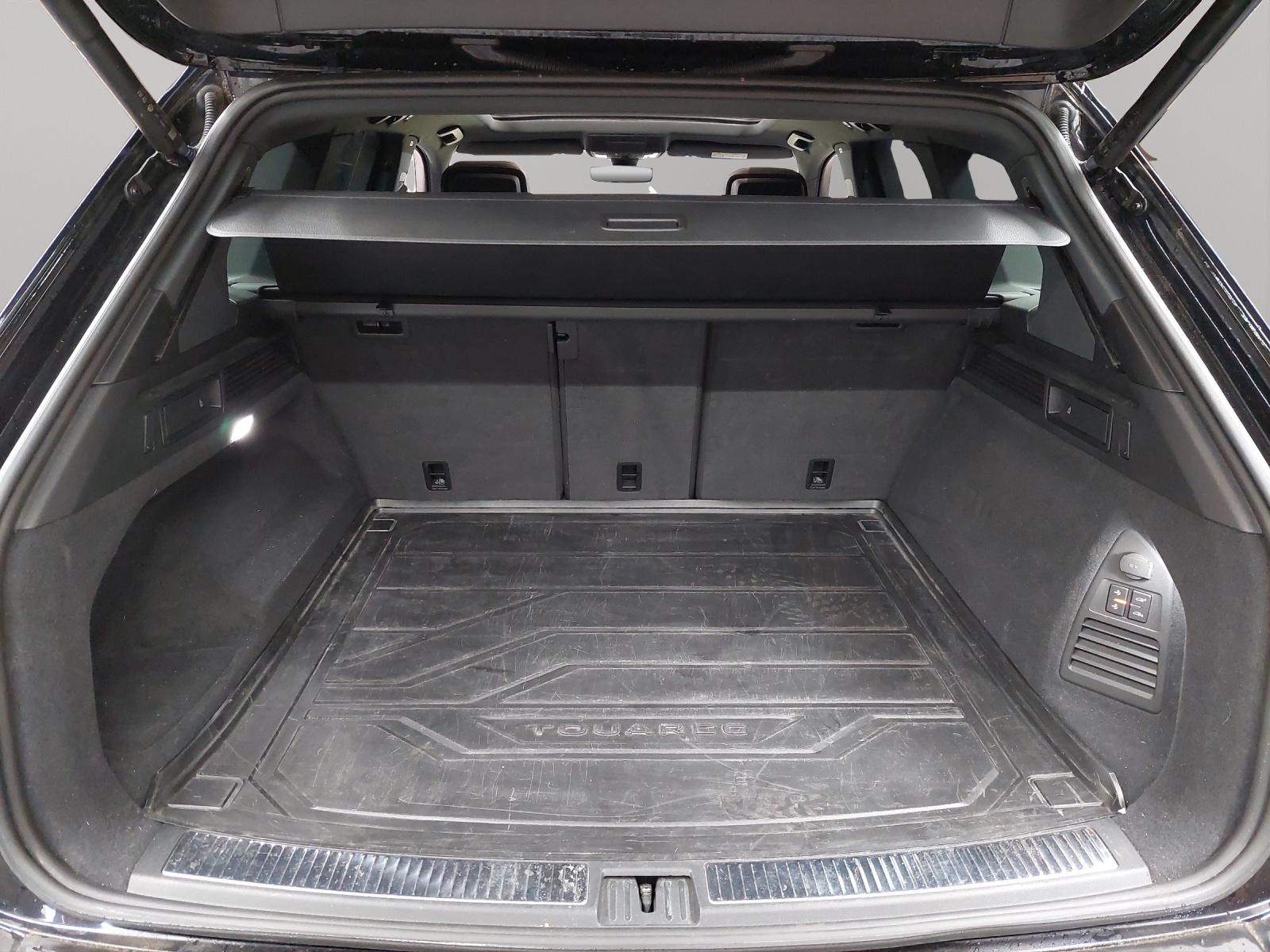 VW Touareg 3.0 TDI R Line Tiptronic-image-11