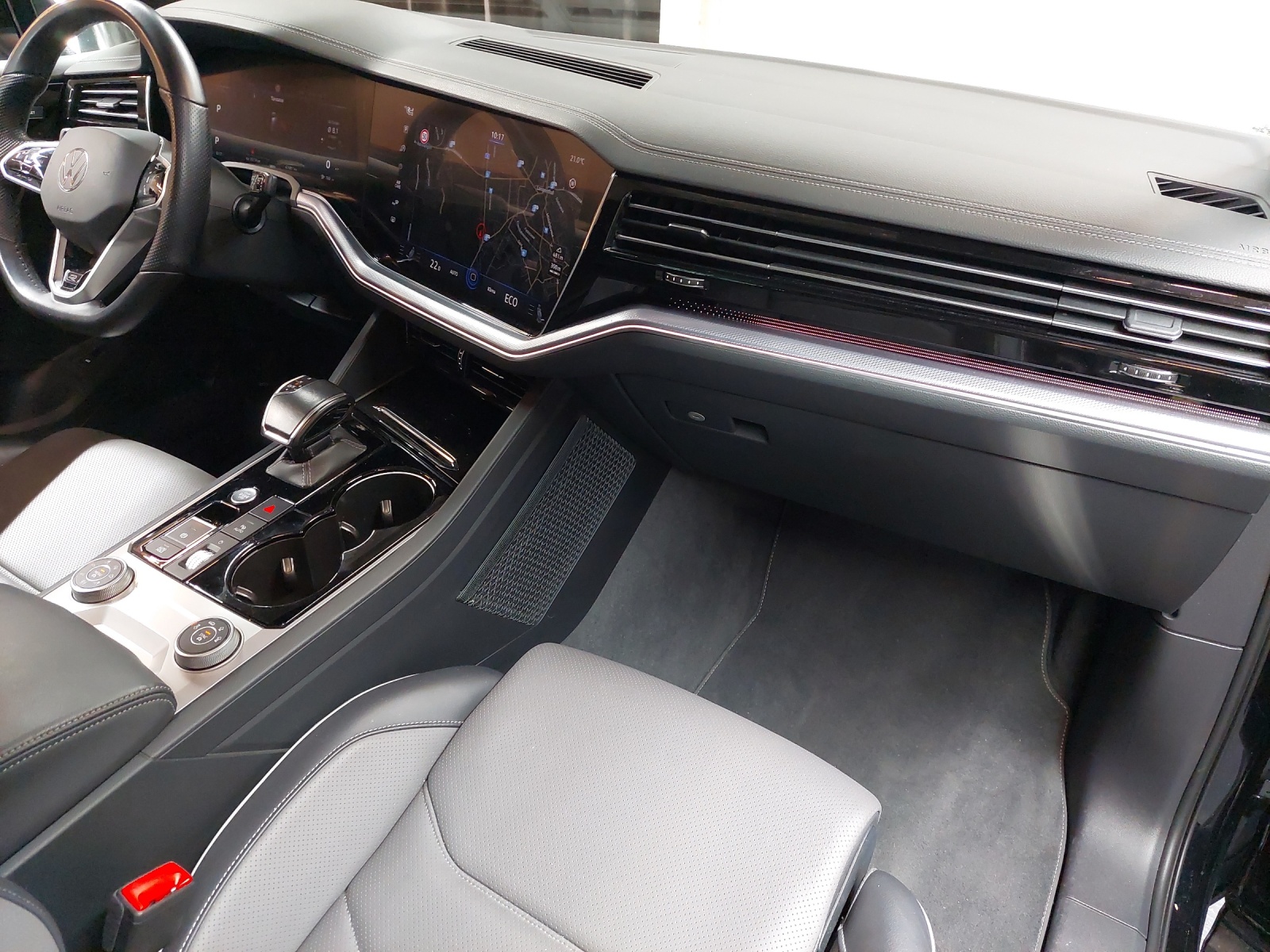 VW Touareg 3.0 TDI R Line Tiptronic-image-9