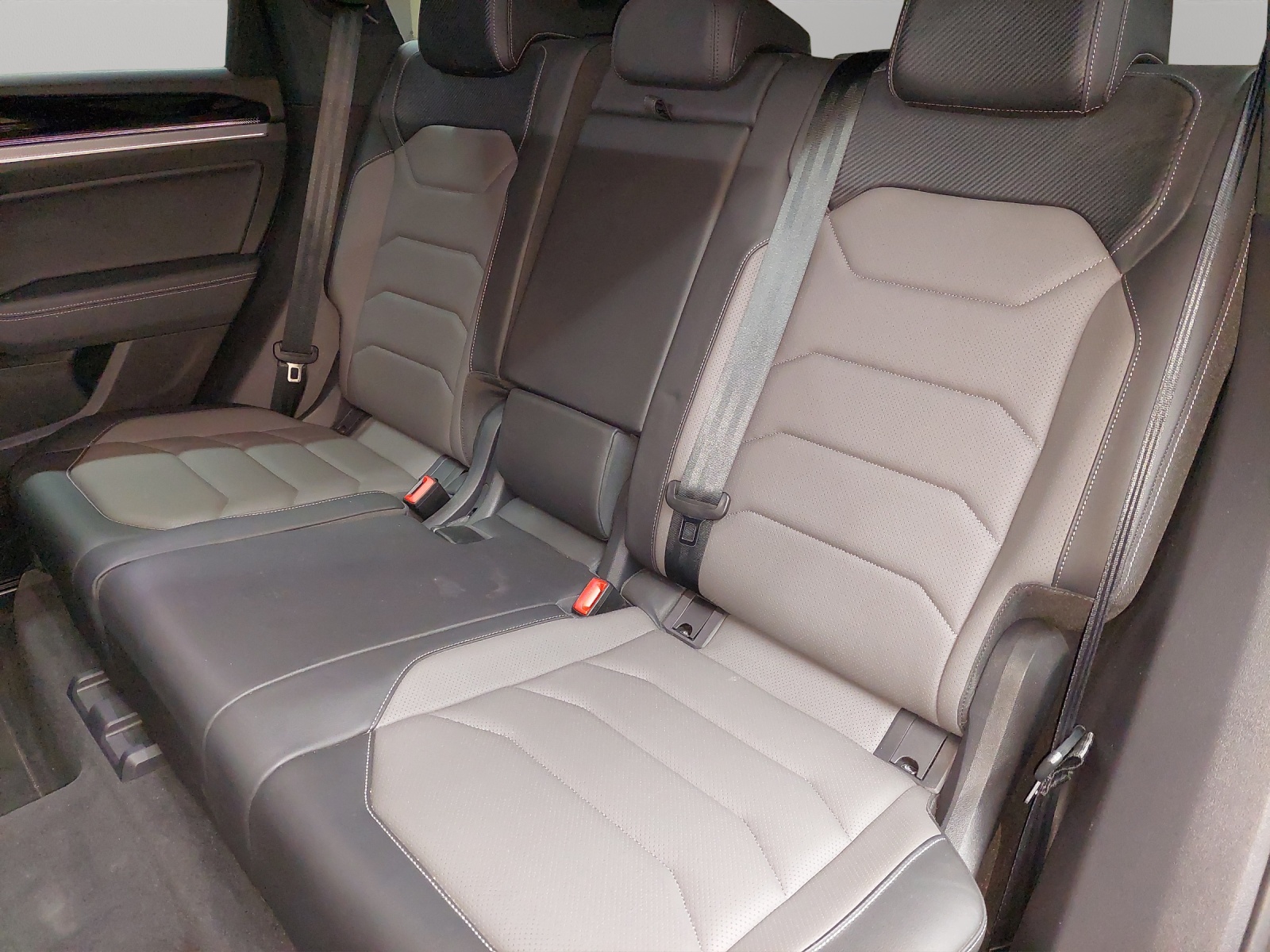 VW Touareg 3.0 TDI R Line Tiptronic-image-7