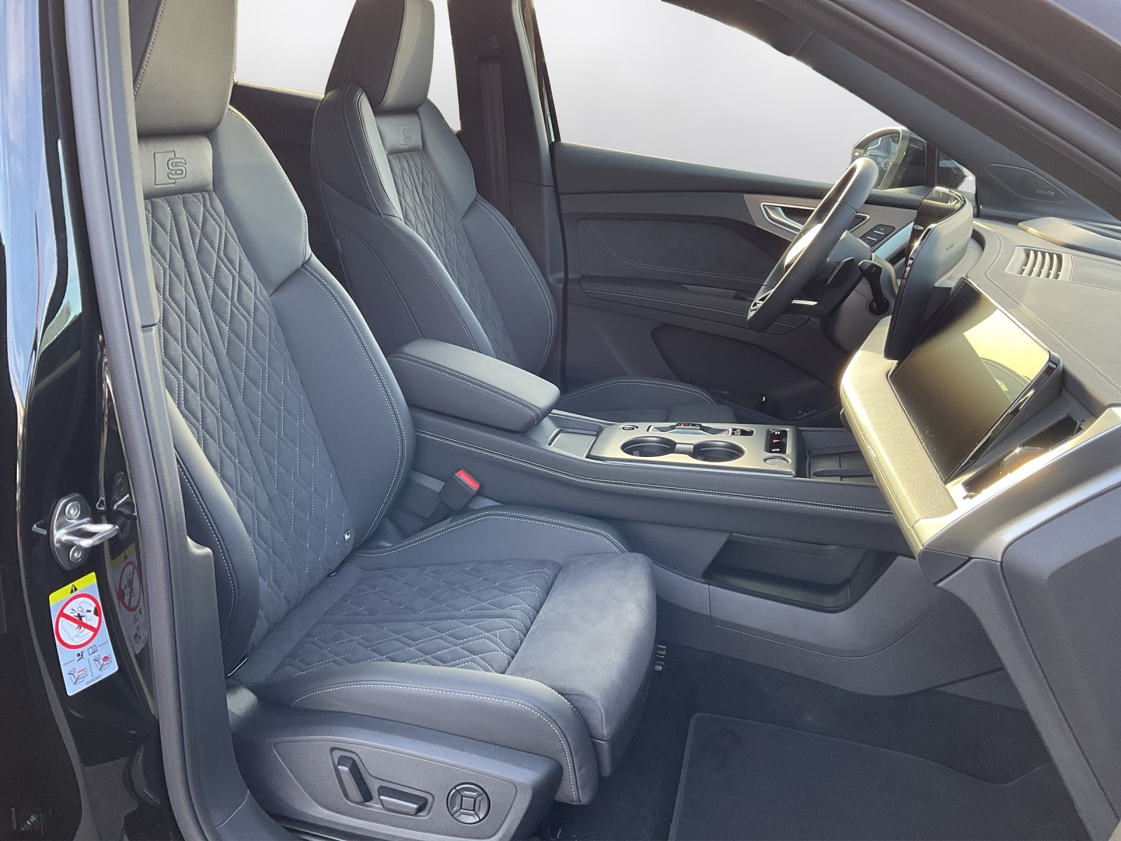AUDI Q4 e-tron SUV quattro performance-image-13