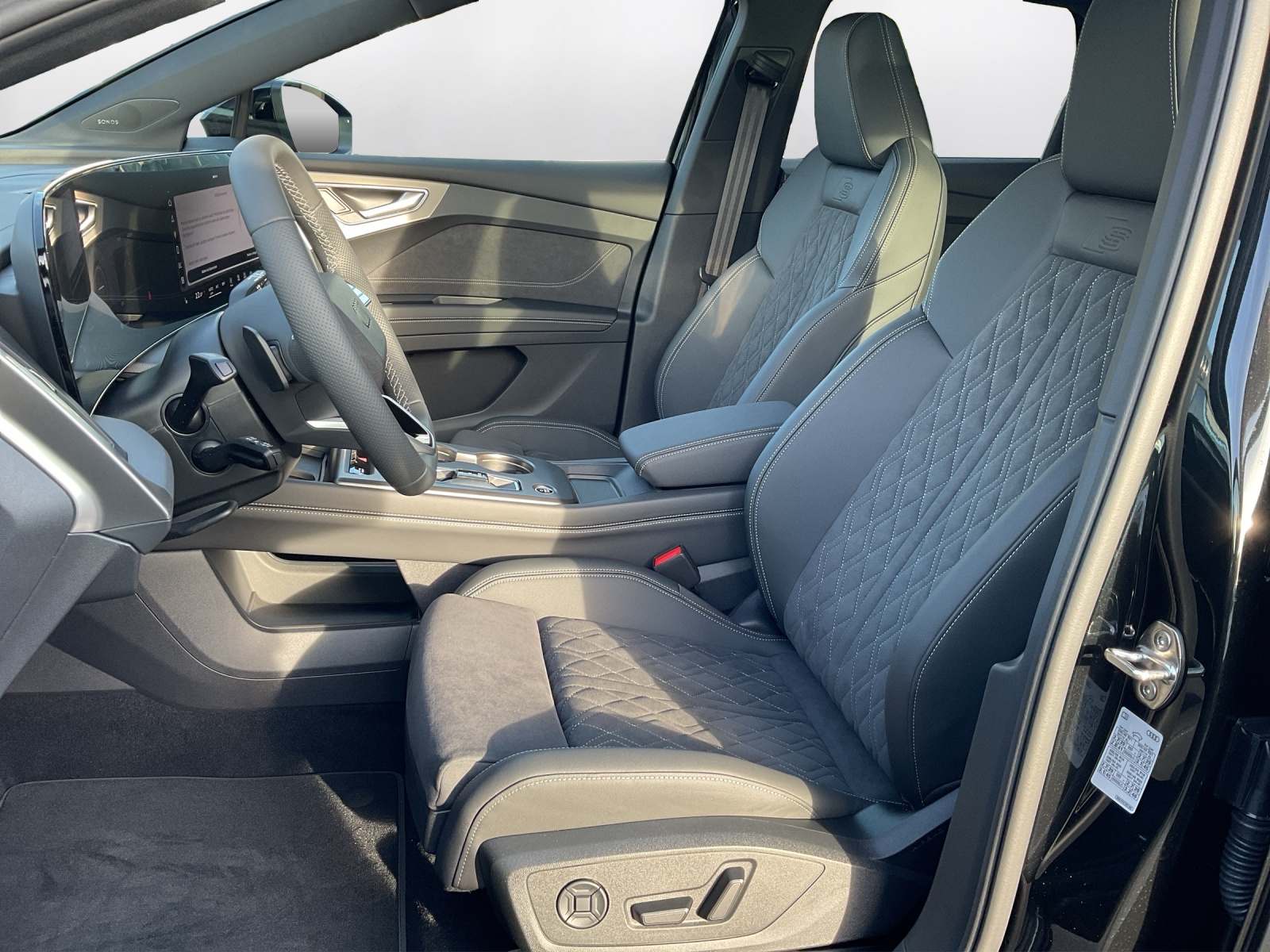 AUDI Q4 e-tron SUV quattro performance-image-9