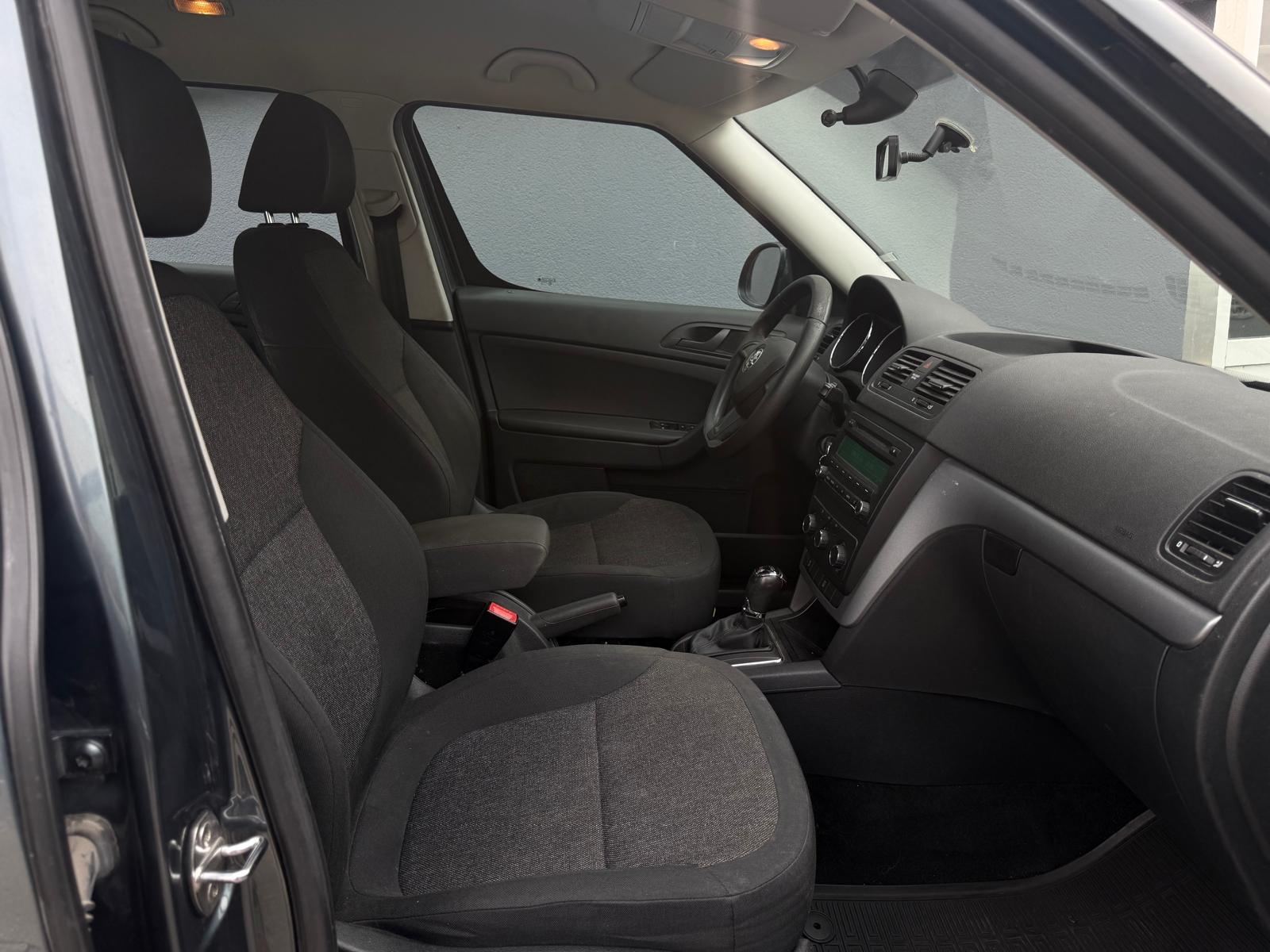 SKODA Yeti 1.8 TSI Active 4x4 DSG-image-8