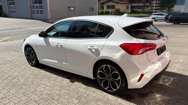 FORD Focus 1.0 SCTi ST Line Automatic-image-4