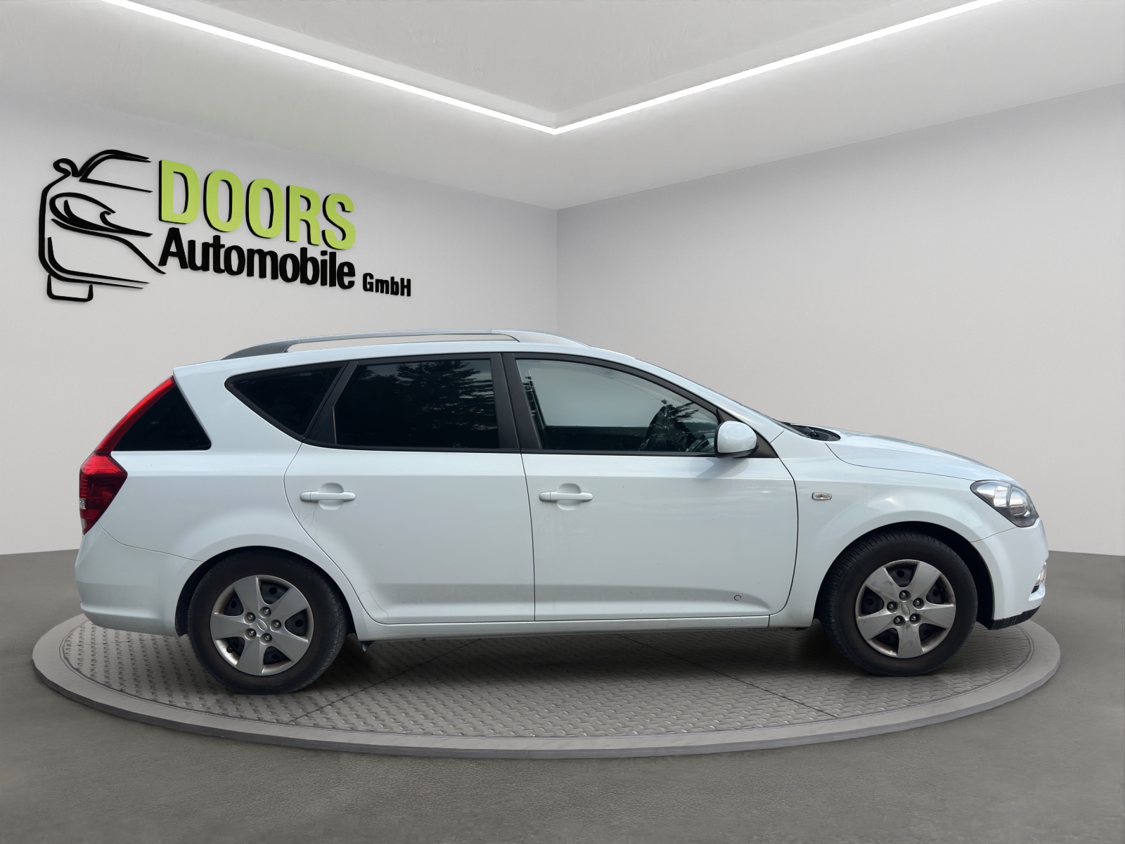 KIA Cee'd Sporty Wagon 1.4 16V Basic-image-8