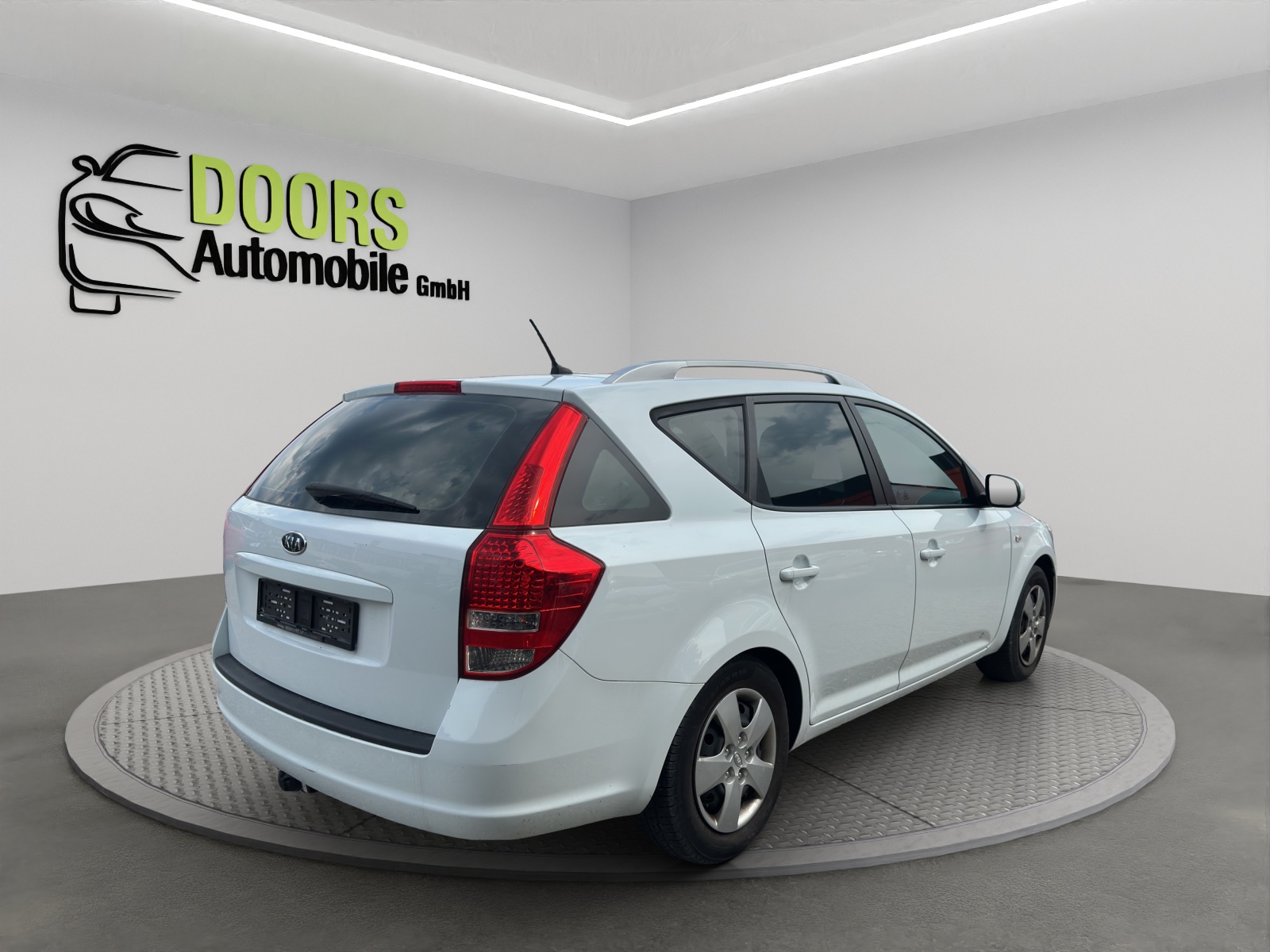 KIA Cee'd Sporty Wagon 1.4 16V Basic-image-2