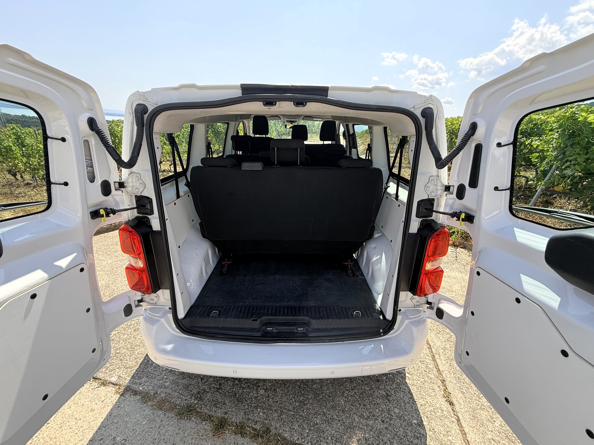 OPEL Vivaro Combi 1.5 CDTI Essentia s/s M-image-9