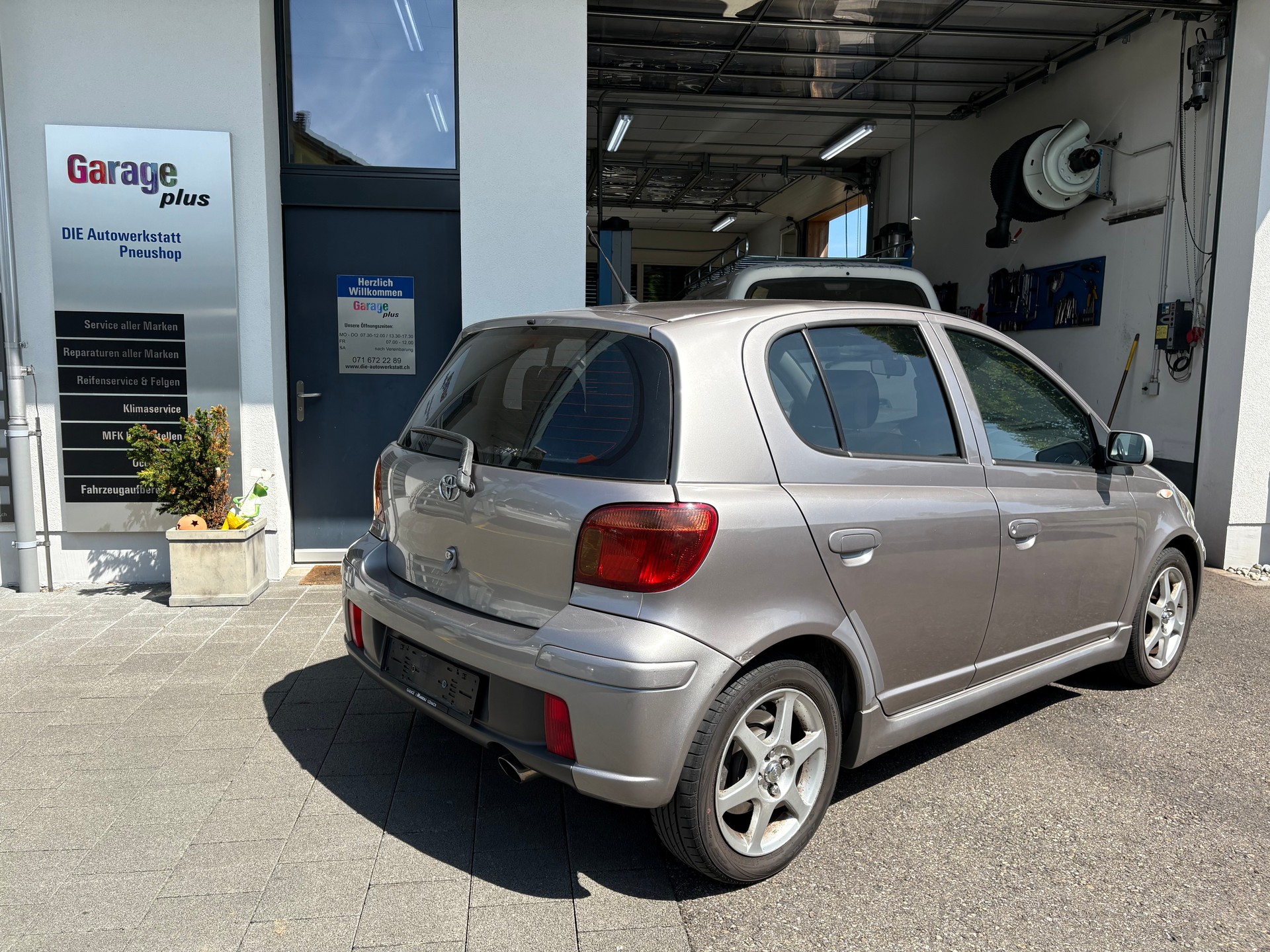 TOYOTA Yaris 1.5 TS-image-1