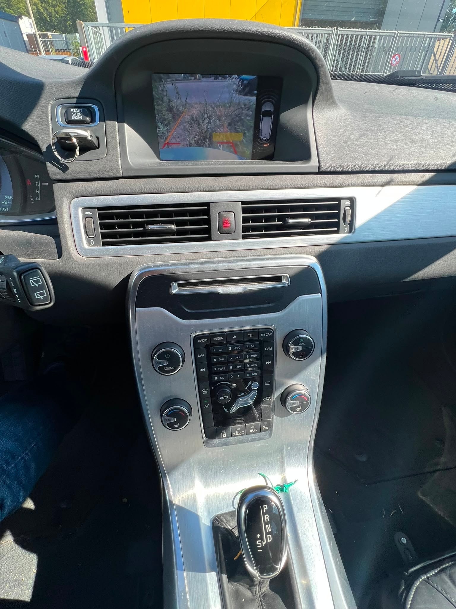 VOLVO V70 D5 AWD Momentum Geartronic-image-6
