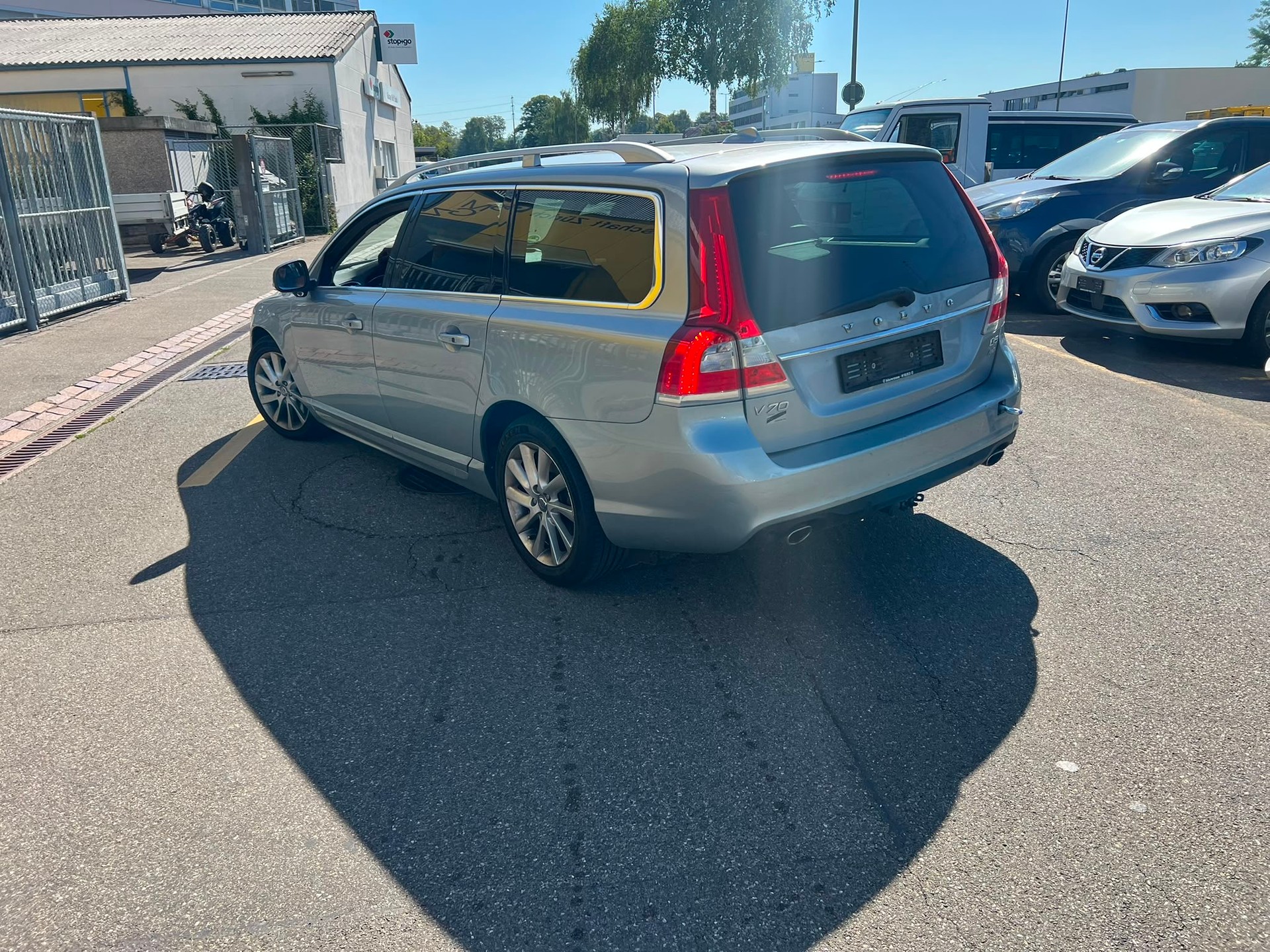 VOLVO V70 D5 AWD Momentum Geartronic-showroom-element-1