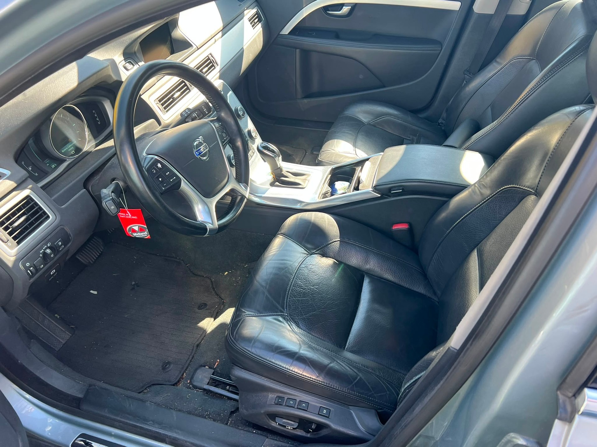 VOLVO V70 D5 AWD Momentum Geartronic-image-4