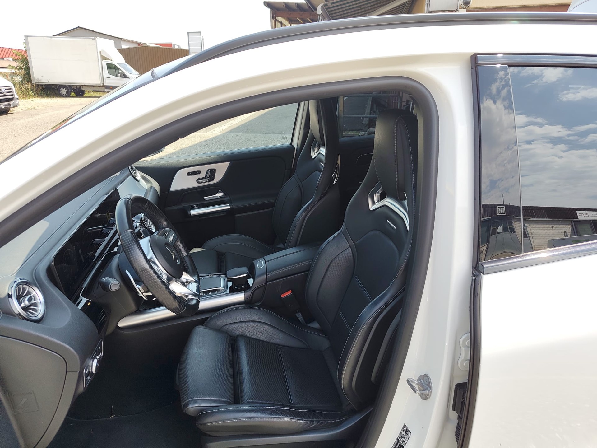 MERCEDES-BENZ GLA 45 S AMG 4matic+-image-6
