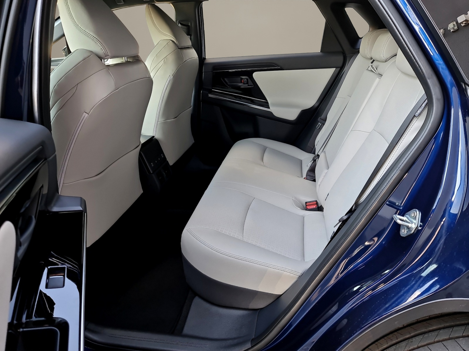 TOYOTA bZ4X Premium AWD-image-10