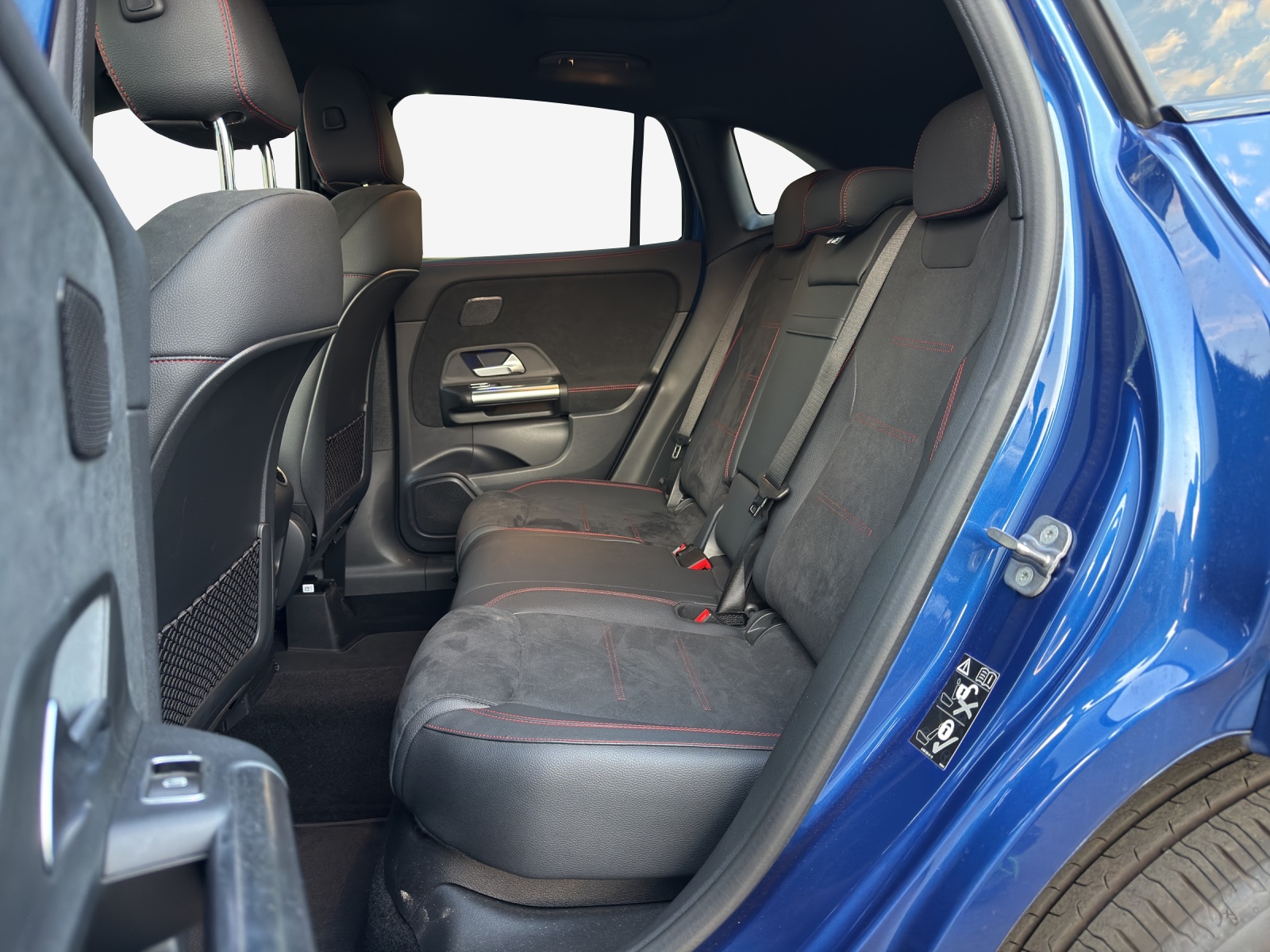 MERCEDES-BENZ GLA 220 4Matic 8G-DCT-image-11