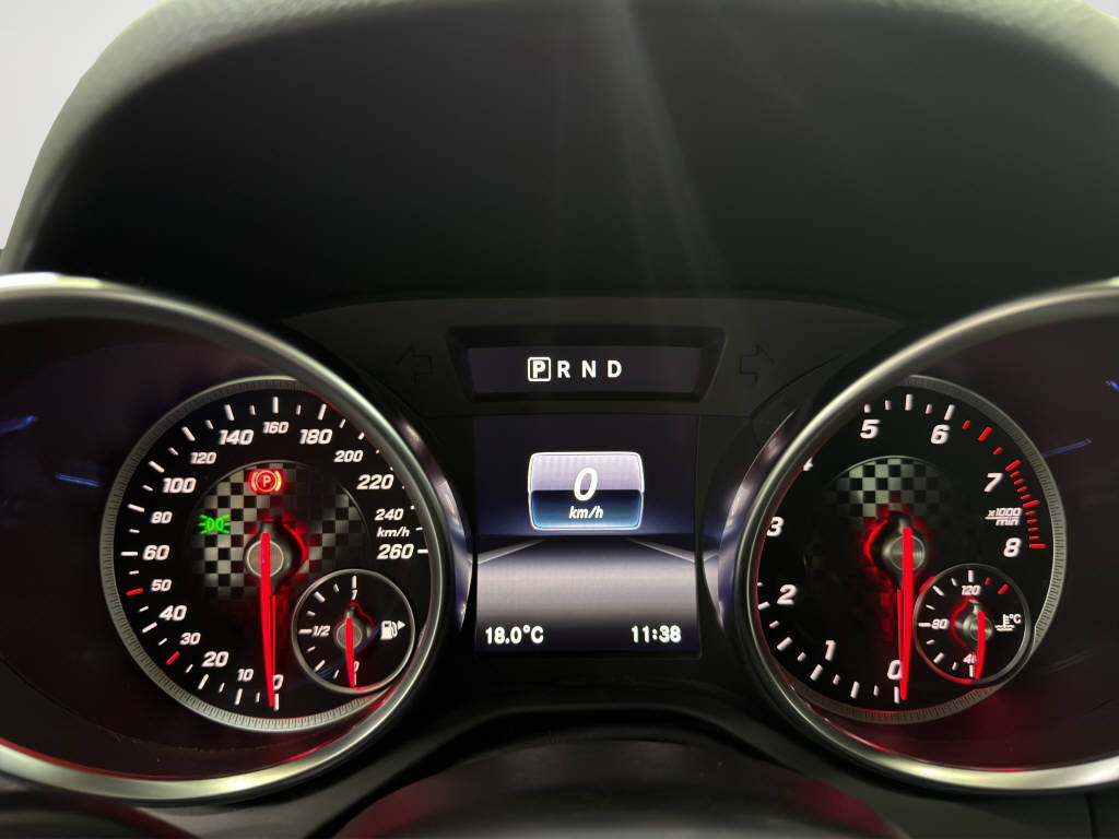 MERCEDES-BENZ SLC 300-image-10