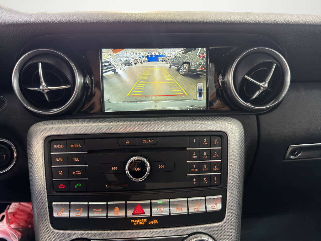 MERCEDES-BENZ SLC 300-image-11