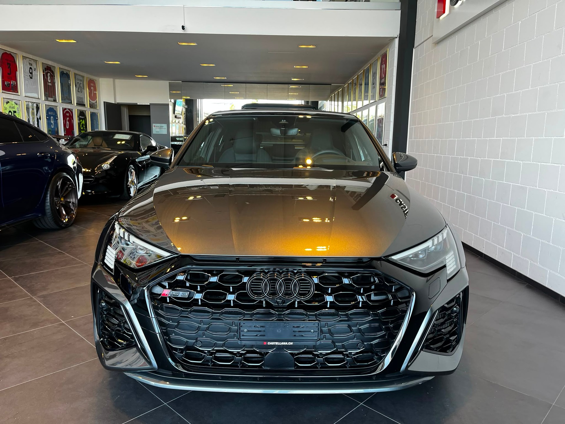 AUDI RS3 Sportback 2.5 TSI quattro S-tronic-image-2
