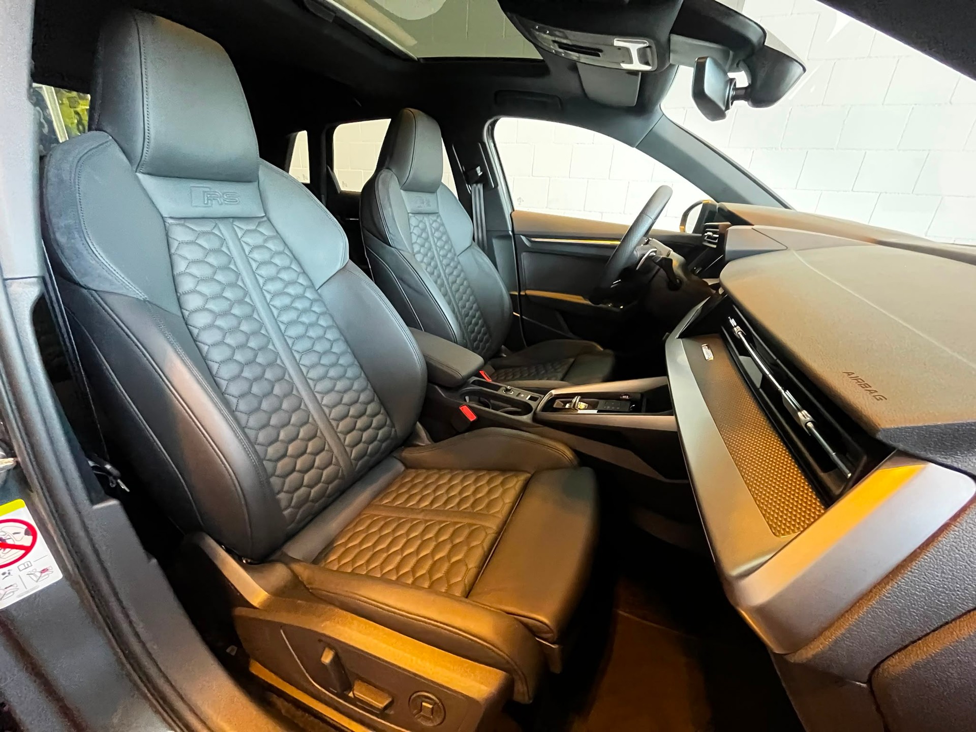 AUDI RS3 Sportback 2.5 TSI quattro S-tronic-image-15