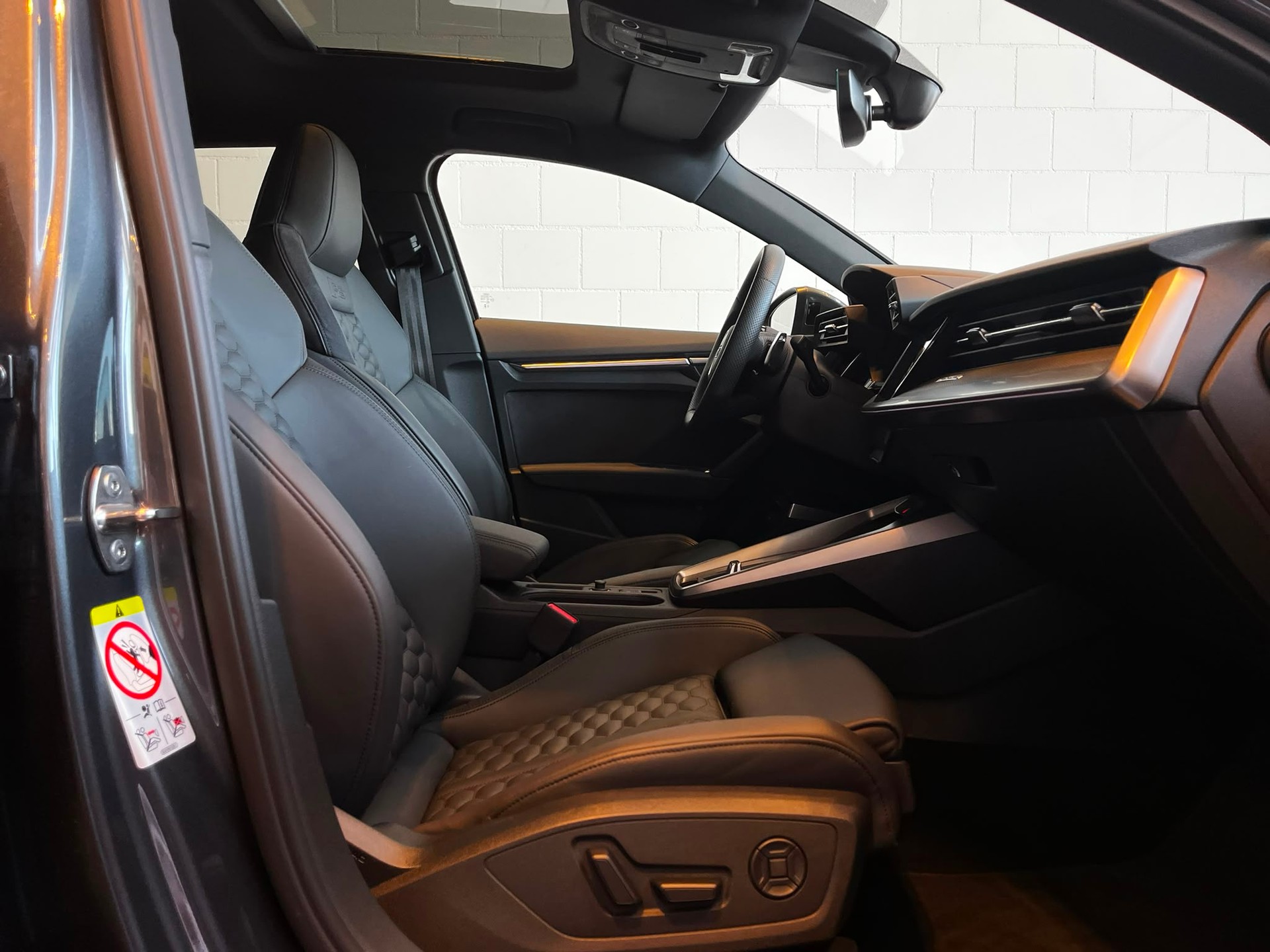 AUDI RS3 Sportback 2.5 TSI quattro S-tronic-image-16