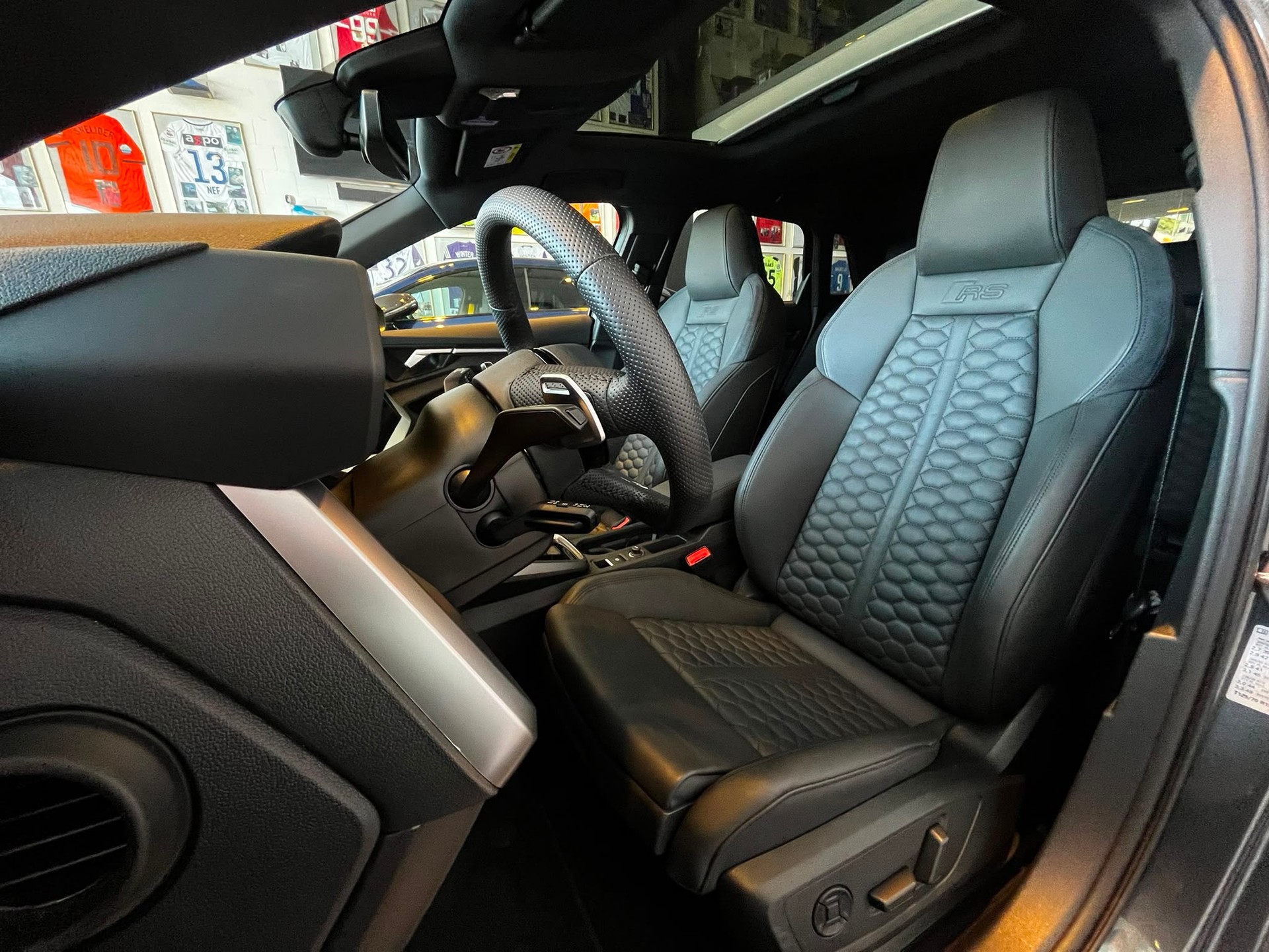 AUDI RS3 Sportback 2.5 TSI quattro S-tronic-image-10