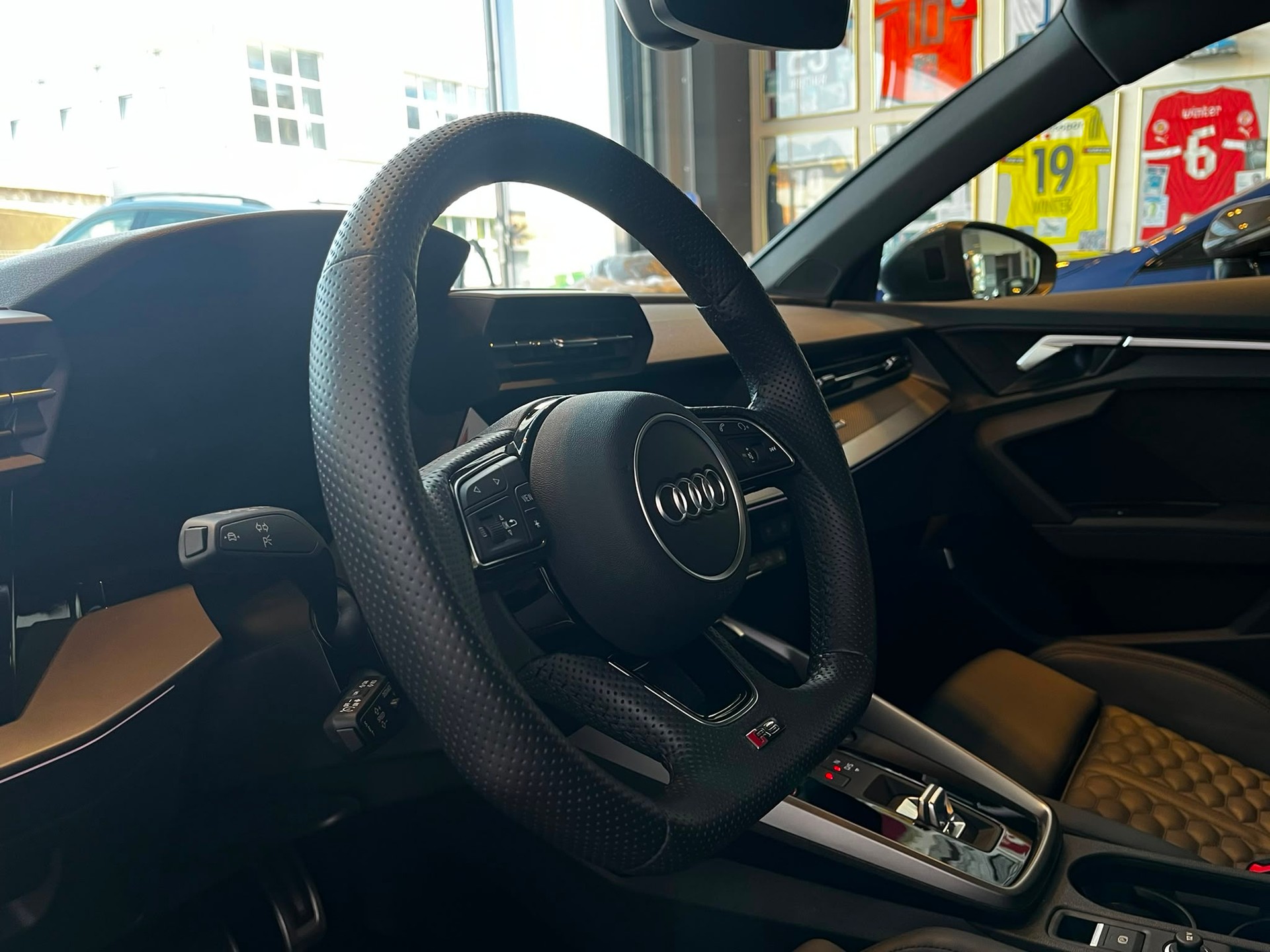 AUDI RS3 Sportback 2.5 TSI quattro S-tronic-image-12