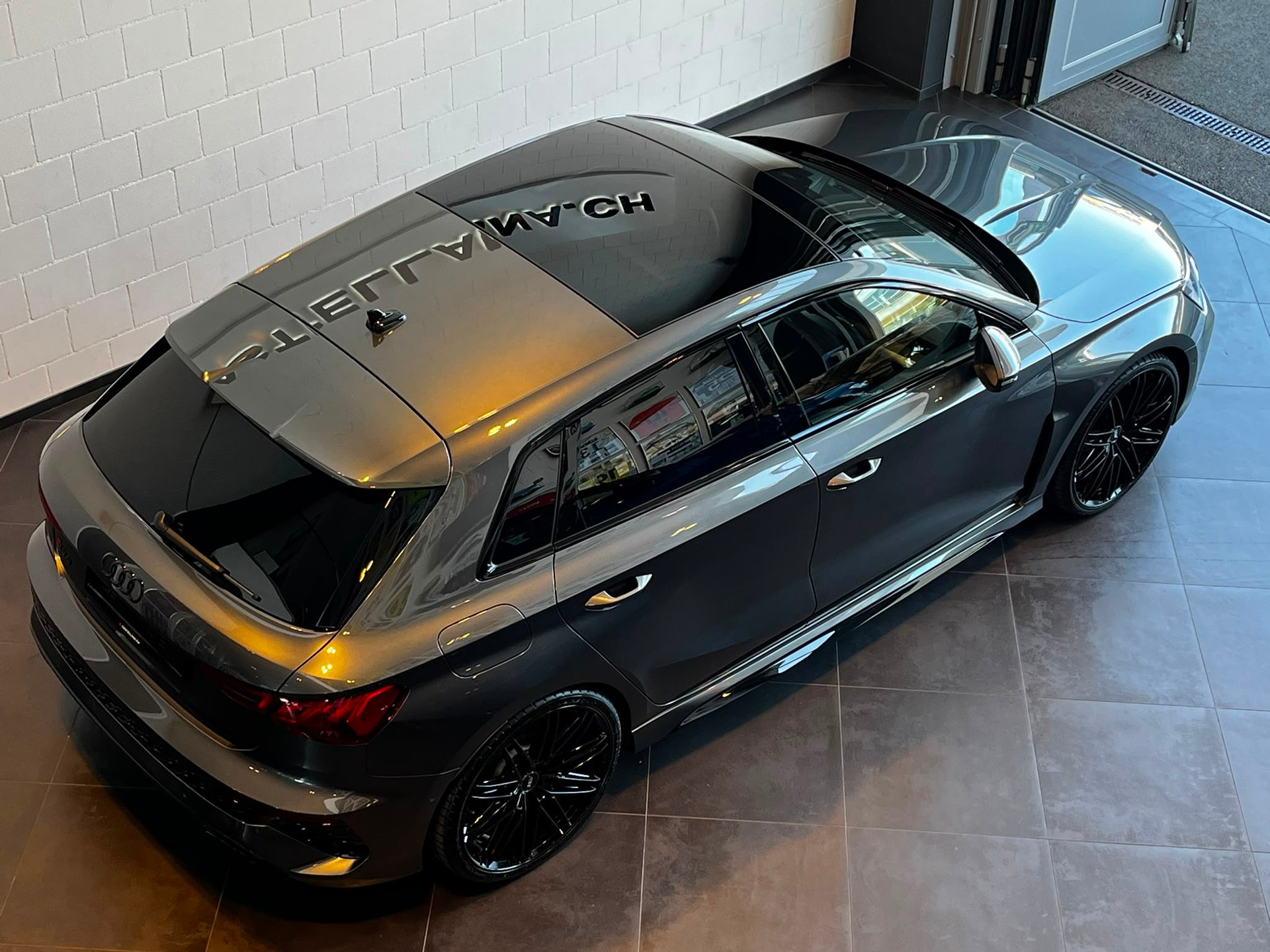 AUDI RS3 Sportback 2.5 TSI quattro S-tronic-image-8
