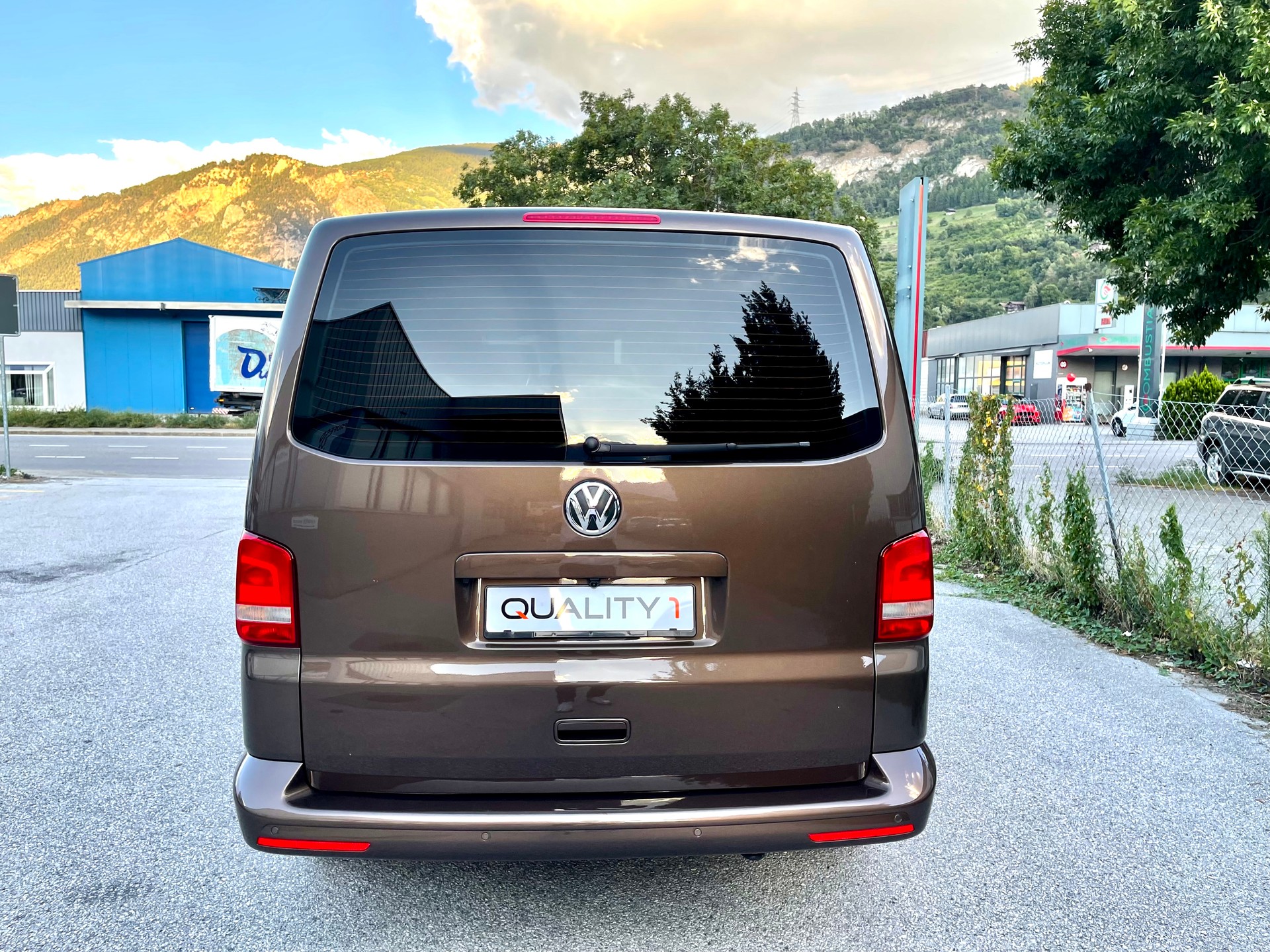 VW T5 Multivan 2.0 TDI CR Family Edition 25 DSG-image-2