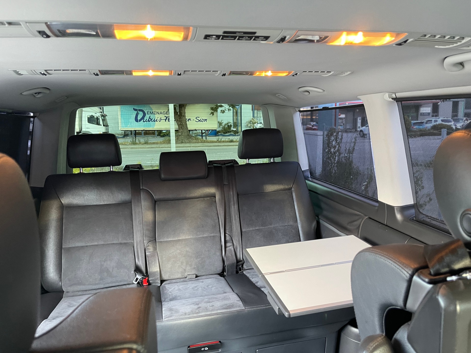 VW T5 Multivan 2.0 TDI CR Family Edition 25 DSG-image-16
