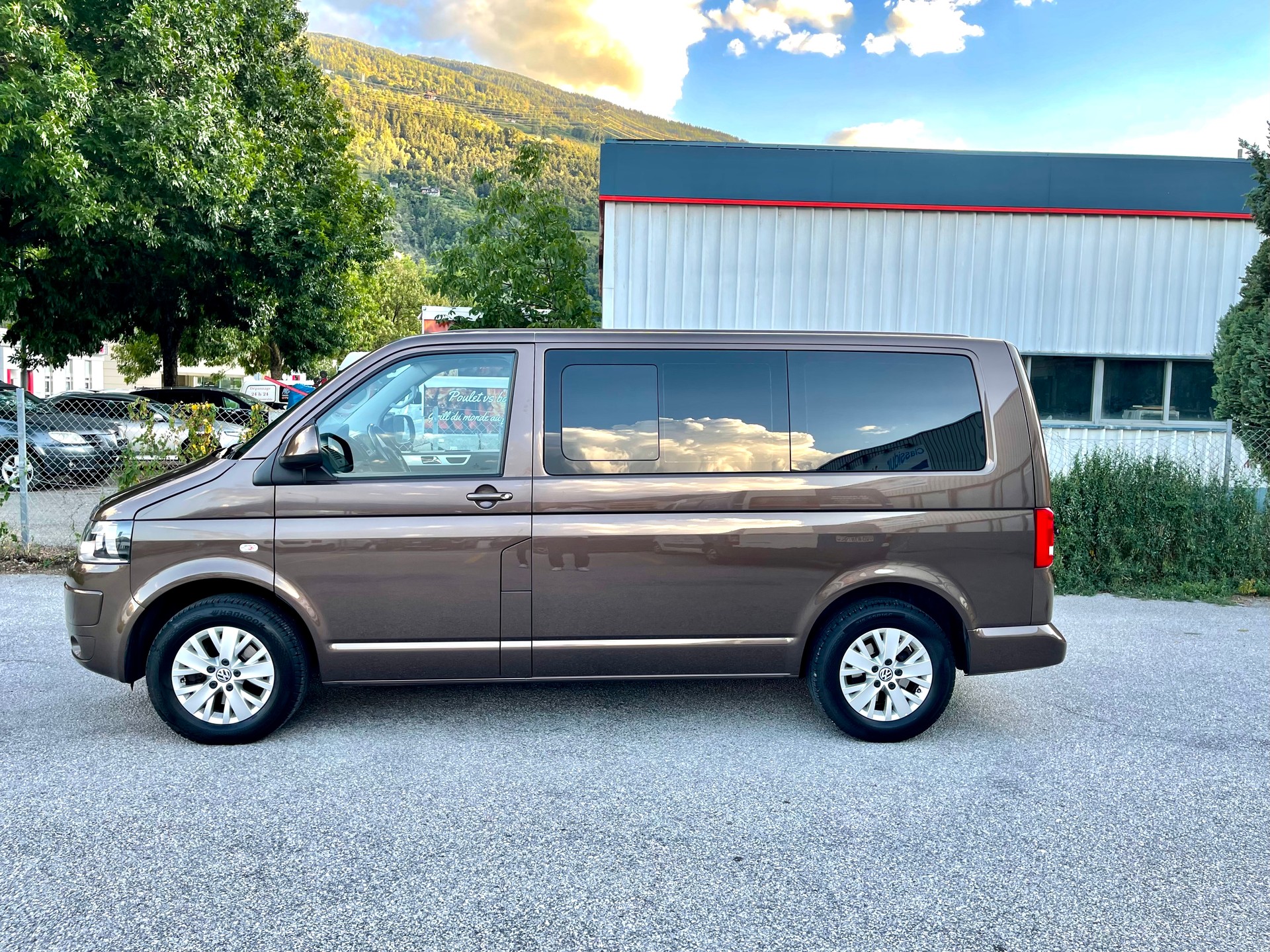 VW T5 Multivan 2.0 TDI CR Family Edition 25 DSG-image-4