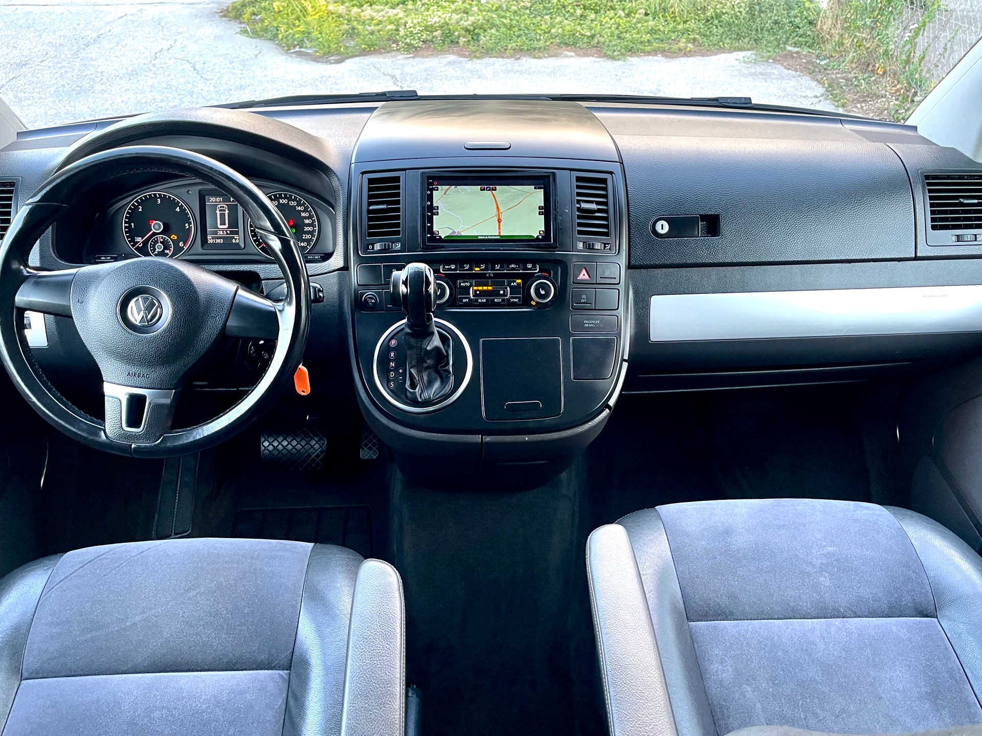 VW T5 Multivan 2.0 TDI CR Family Edition 25 DSG-image-9