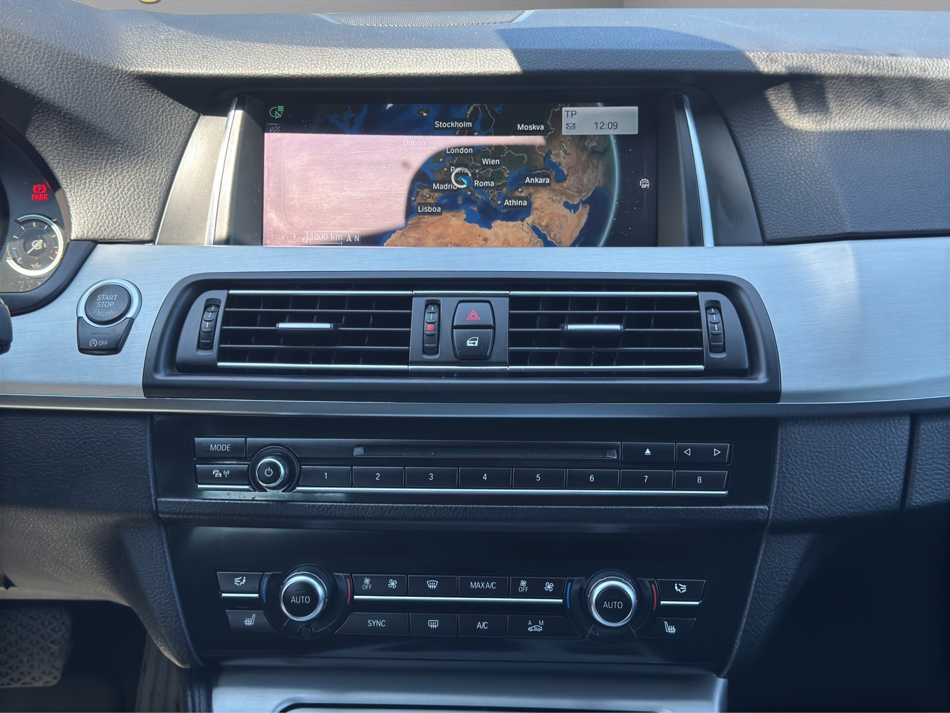 BMW 520d Touring xDrive Steptronic-image-12
