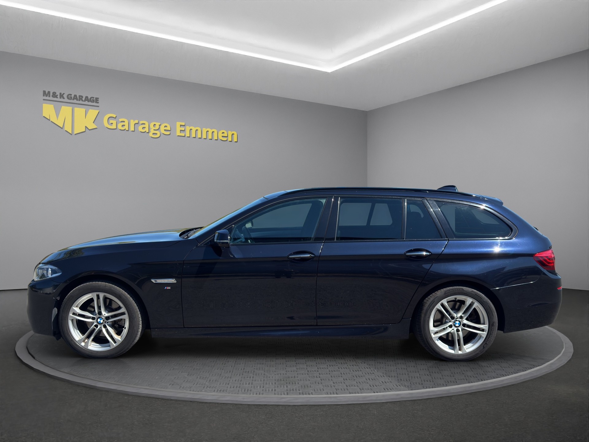 BMW 520d Touring xDrive Steptronic-image-1