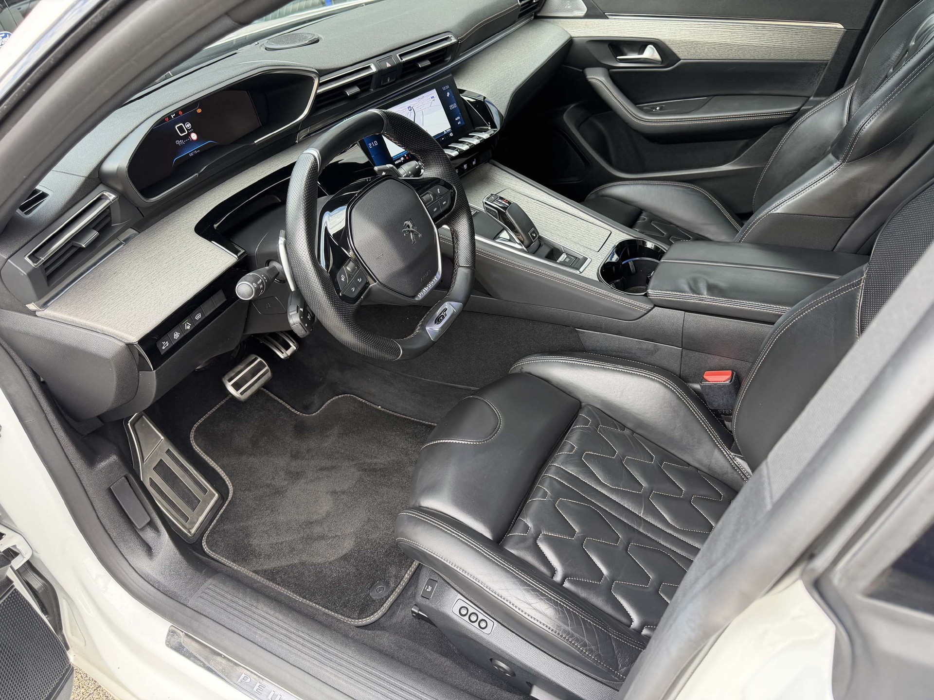 PEUGEOT 508 SW 2.0 BlueHDi 180 GT *Leder, Night Vision*-image-11